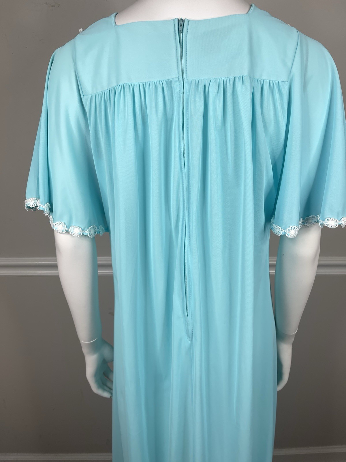 VINTAGE Women’s Loungewear Nylon size M nightgown 1960’s blue USA zip up back
