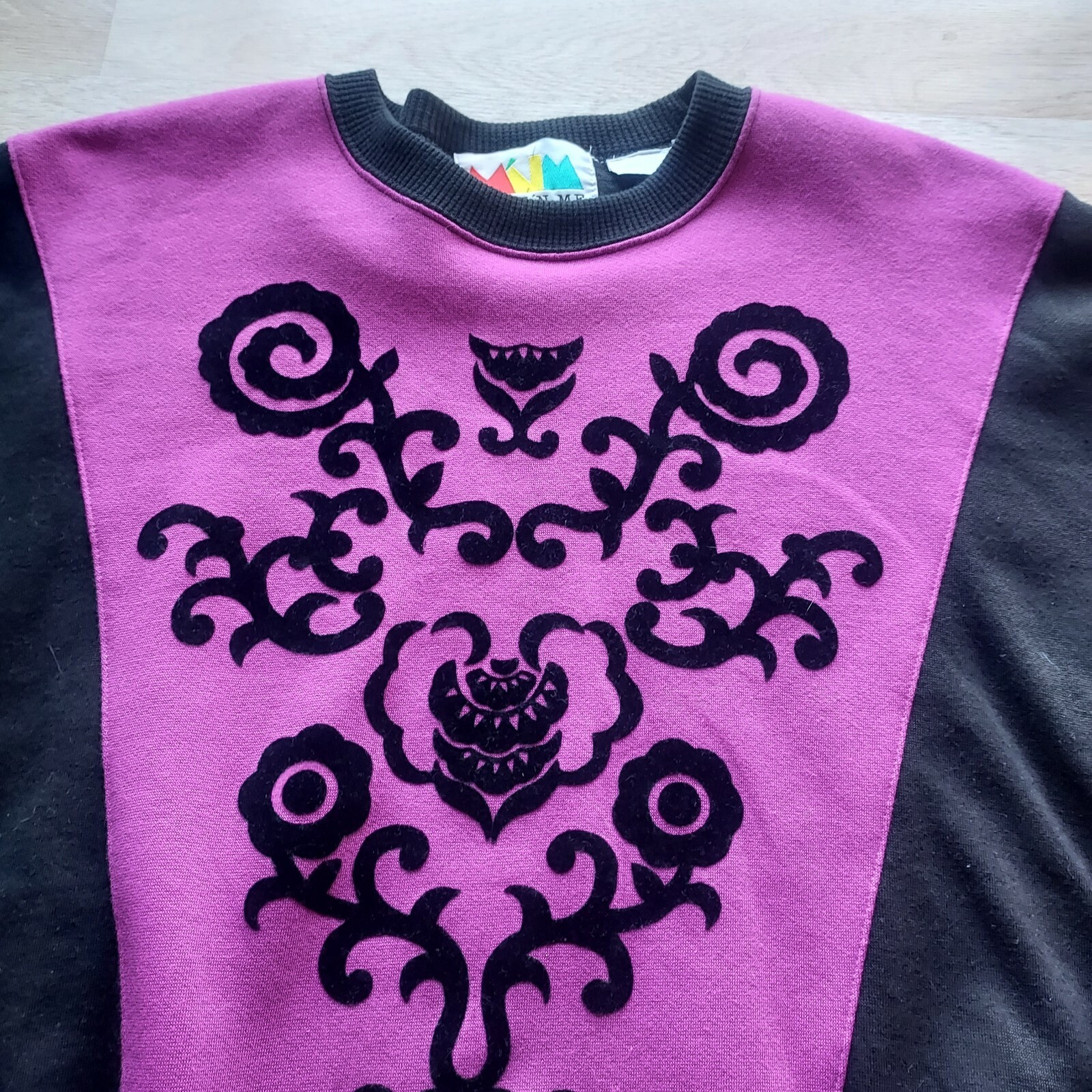 VTG Marcy’n Me Patrick Lee Fleece Lined Sweatshirt Floral Black Purple Chest 46″
