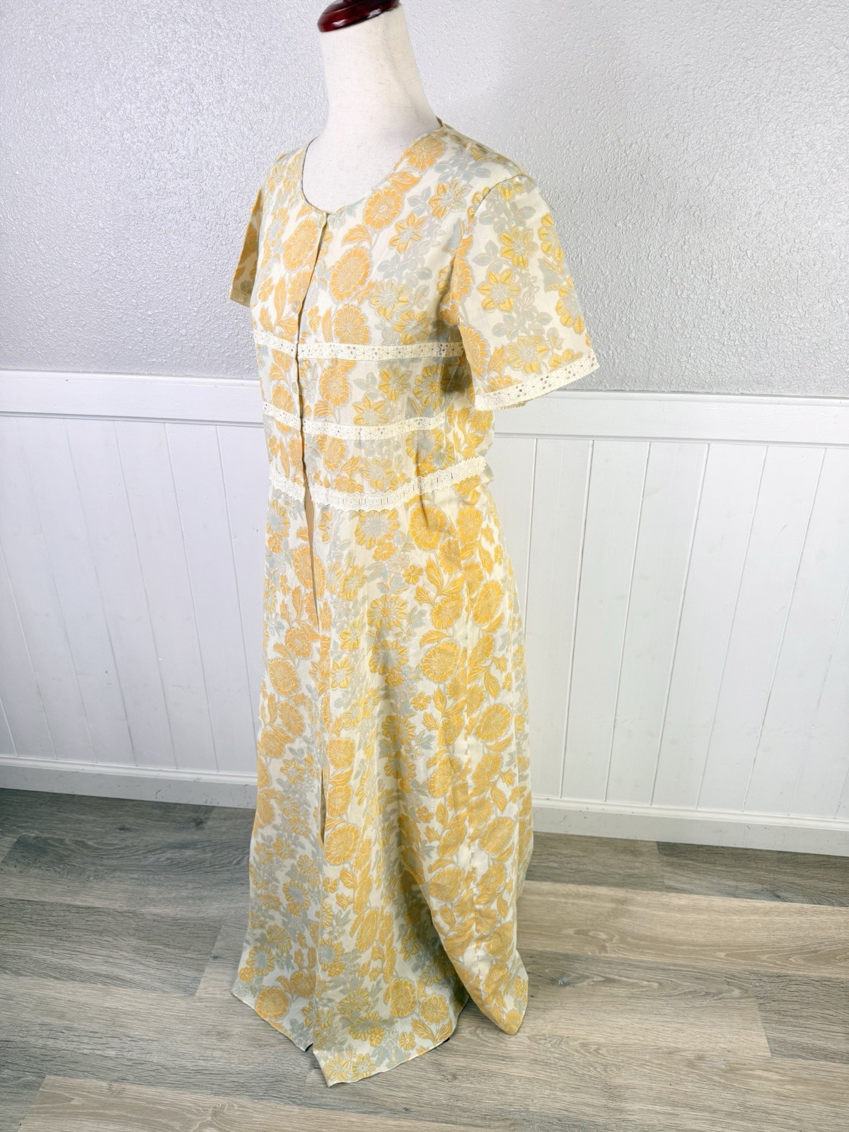 Vintage 70s Yellow Retro Floral Handmade House Dress Housewife Lace Trim
