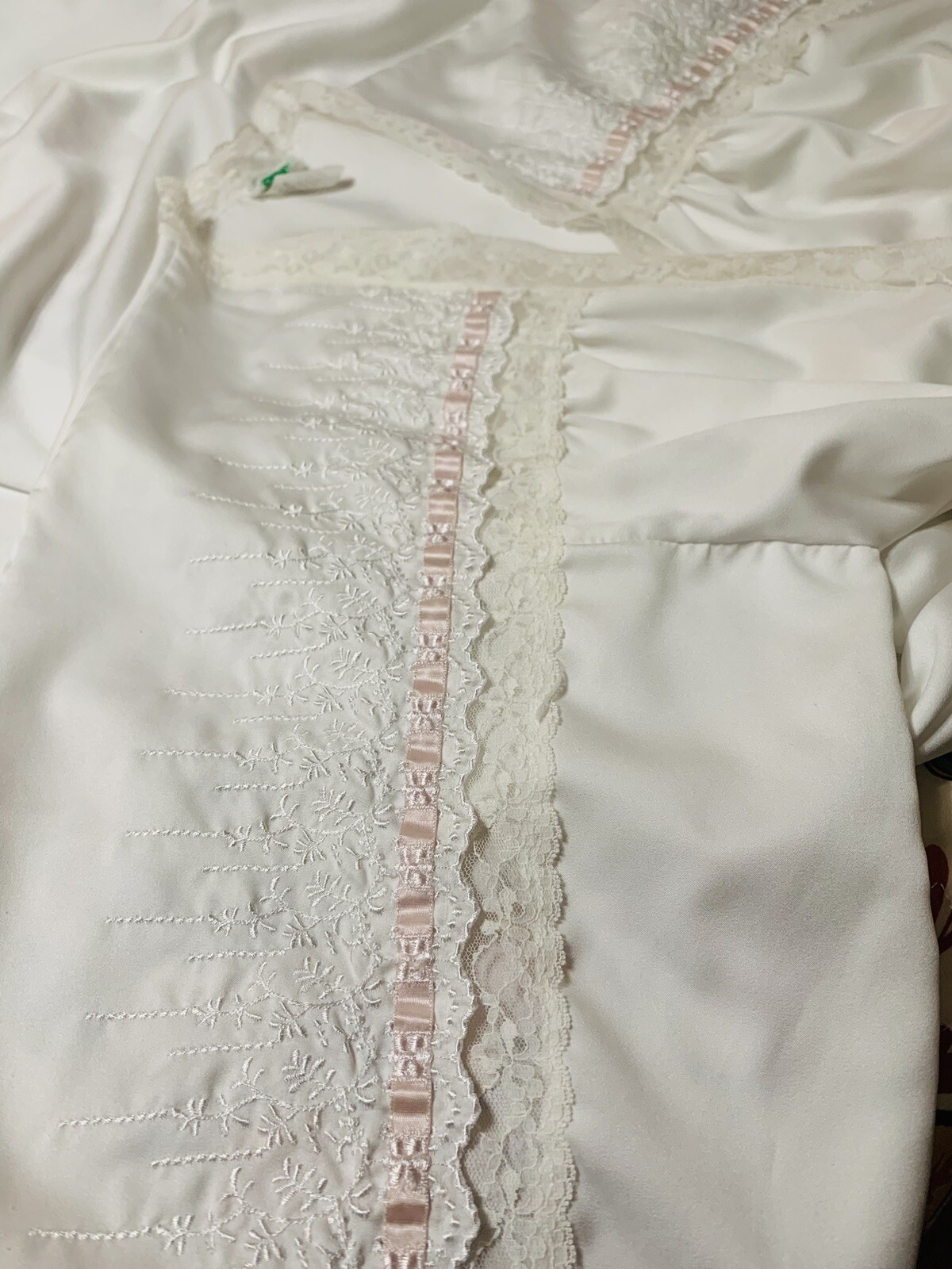 Vintage Juli of Slumbertogs White Self Tie Robe with Lace Pink Ribbon