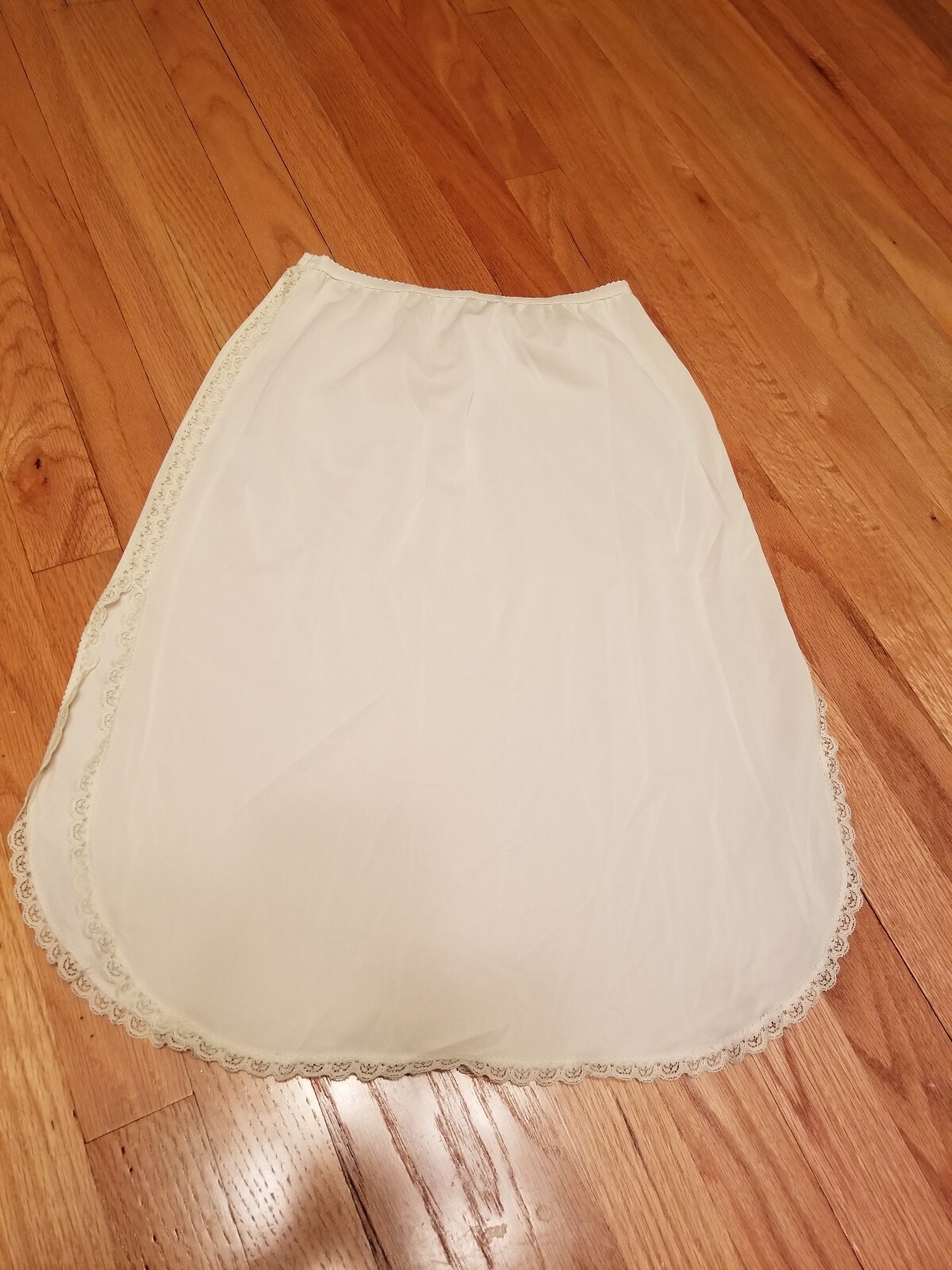 Shadowline Vintage off white small half slip waist 22 in unstretched lace detail