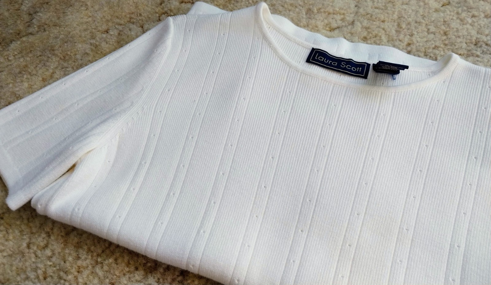 Vintage Women’s Short Sleeved Sweater,Laura Scott” Size M,Excellent Condition