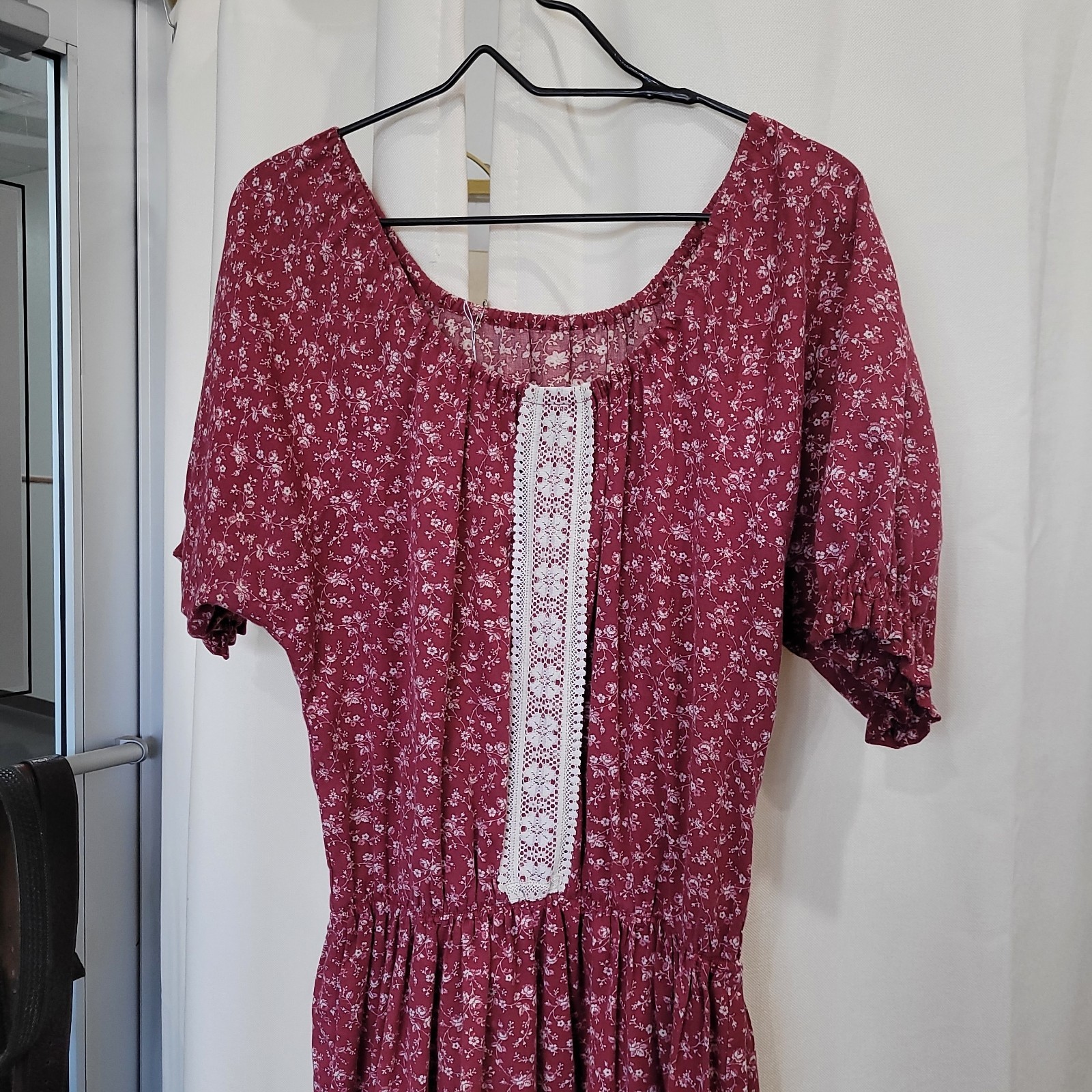 Vintage Prarie Handmade Calico Maroon Floral Dress Lace Accents Matchingt Belt