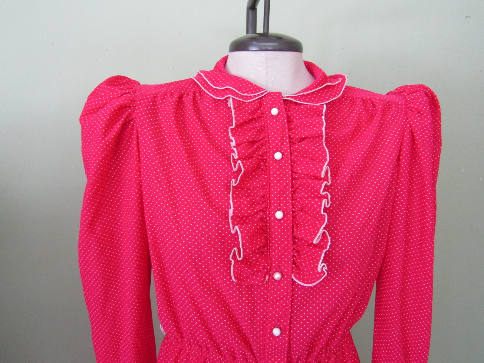 VINTAGE 1970’S PINK DOT RUFFLE DRESS / 36″ BUST MEASURE