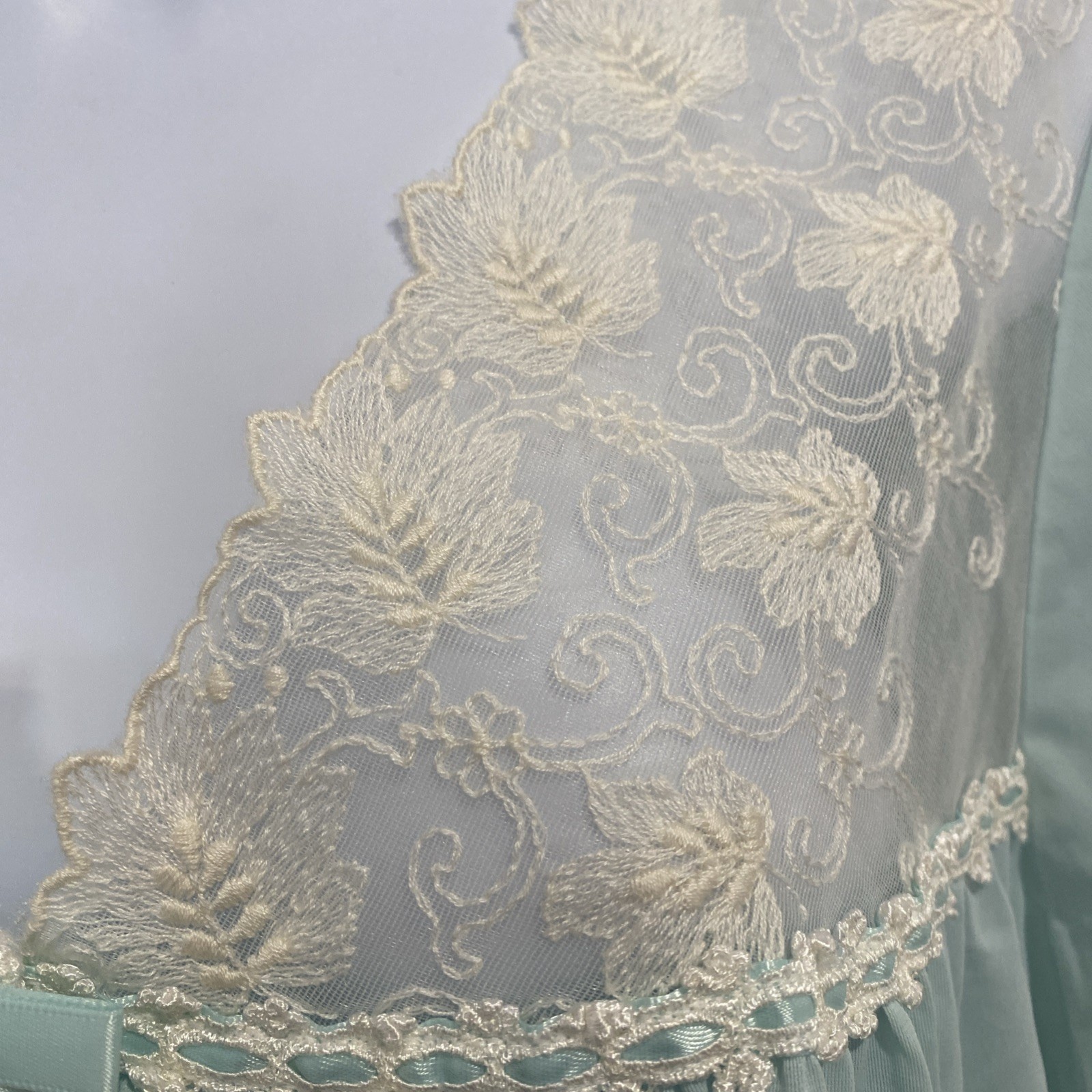 VTG 60’ Vanity Fair 2 Pc. Pajama Set Mint Green w/Beautiful Floral Lace Size L