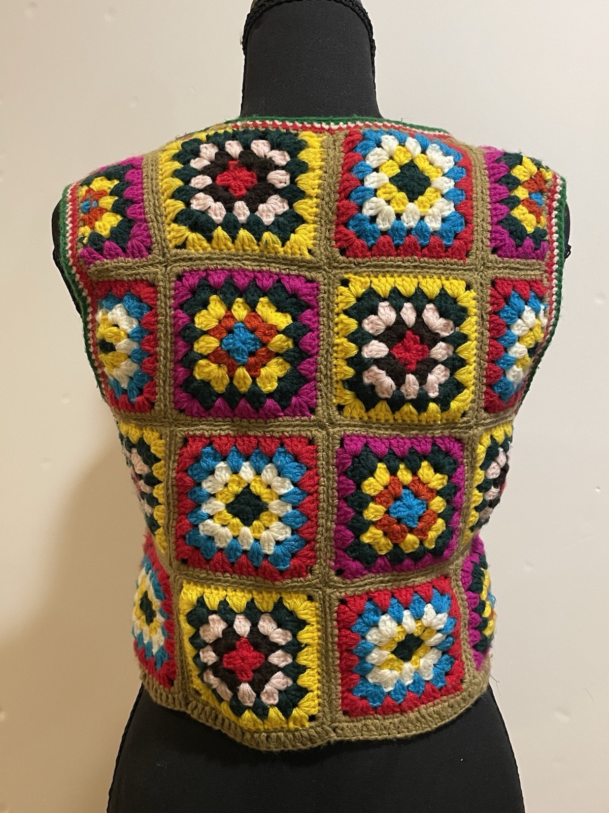 Vintage 70’s Charlie’s Girl Erika Elias Granny Square Crochet Vest Cropped XS