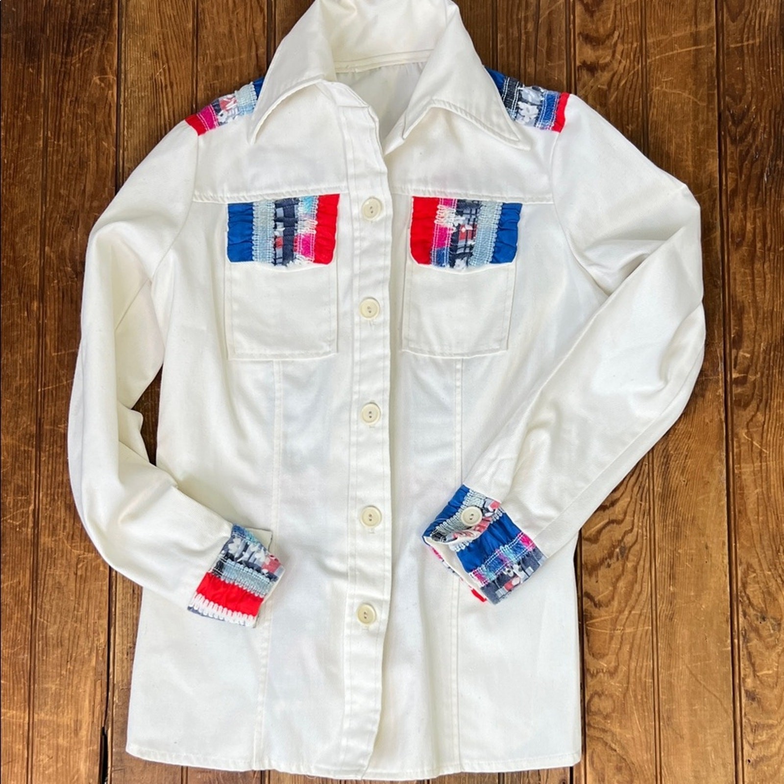 Vintage 70s women’s shirt top classic White Button-Up ed white blue long sleeve