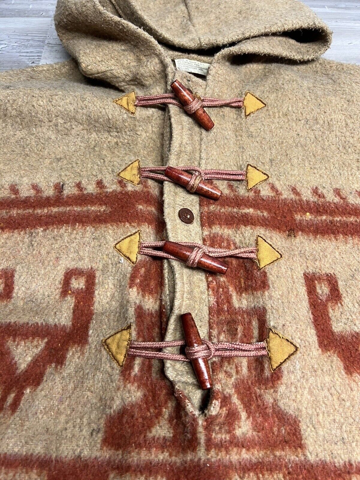 Vintage Aztec Boho Poncho Cape Womens Size M Toggle Buttons Pockets Wool Blend