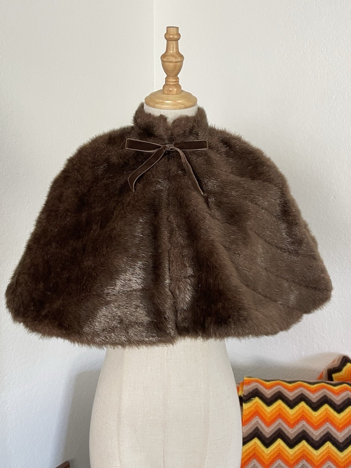 Vintage Glam Luxurious Classic Fur Bow Cape Brown