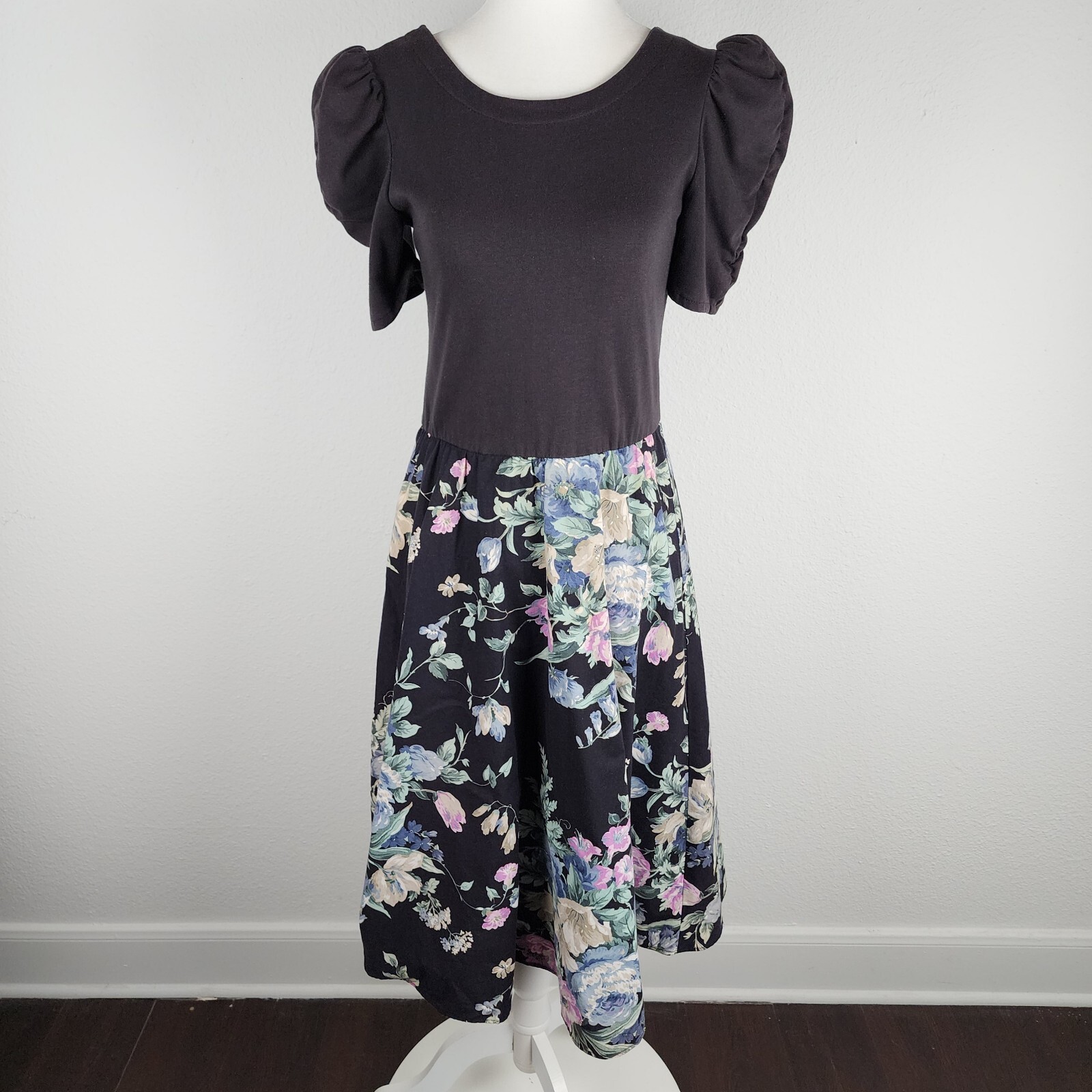 Vintage 80s 90s Dress Fit Flare Ashley Floral Print on Black Puff Sleeve 7/M