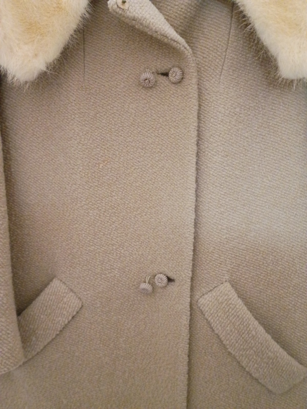 Vintage „A Siari Original Beige Tweed Coat With Authentic Mink Collar