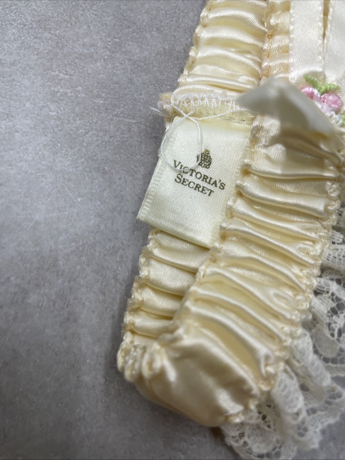 Victorias Secret 80s Garter Bride Bridal Chantilly Lace Bow vintage Ivory Leg