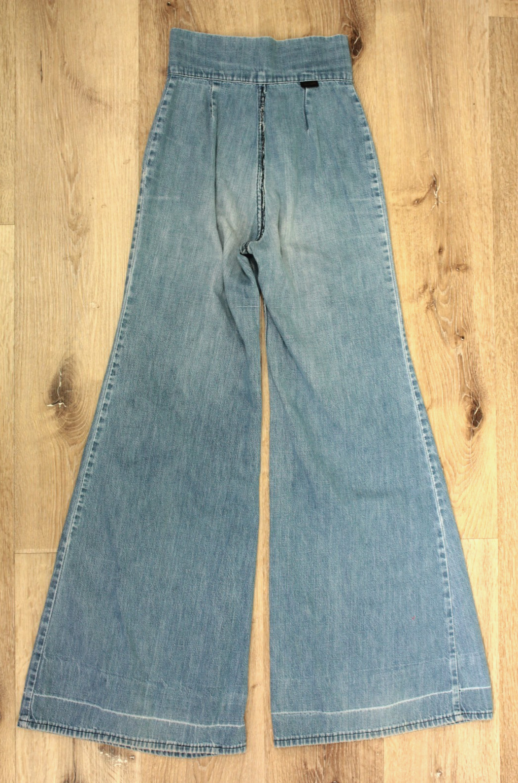 VTG Women’s 70s Wrangler High Waist Band Denim Bell Bottom Jeans XXS / Sz 23″