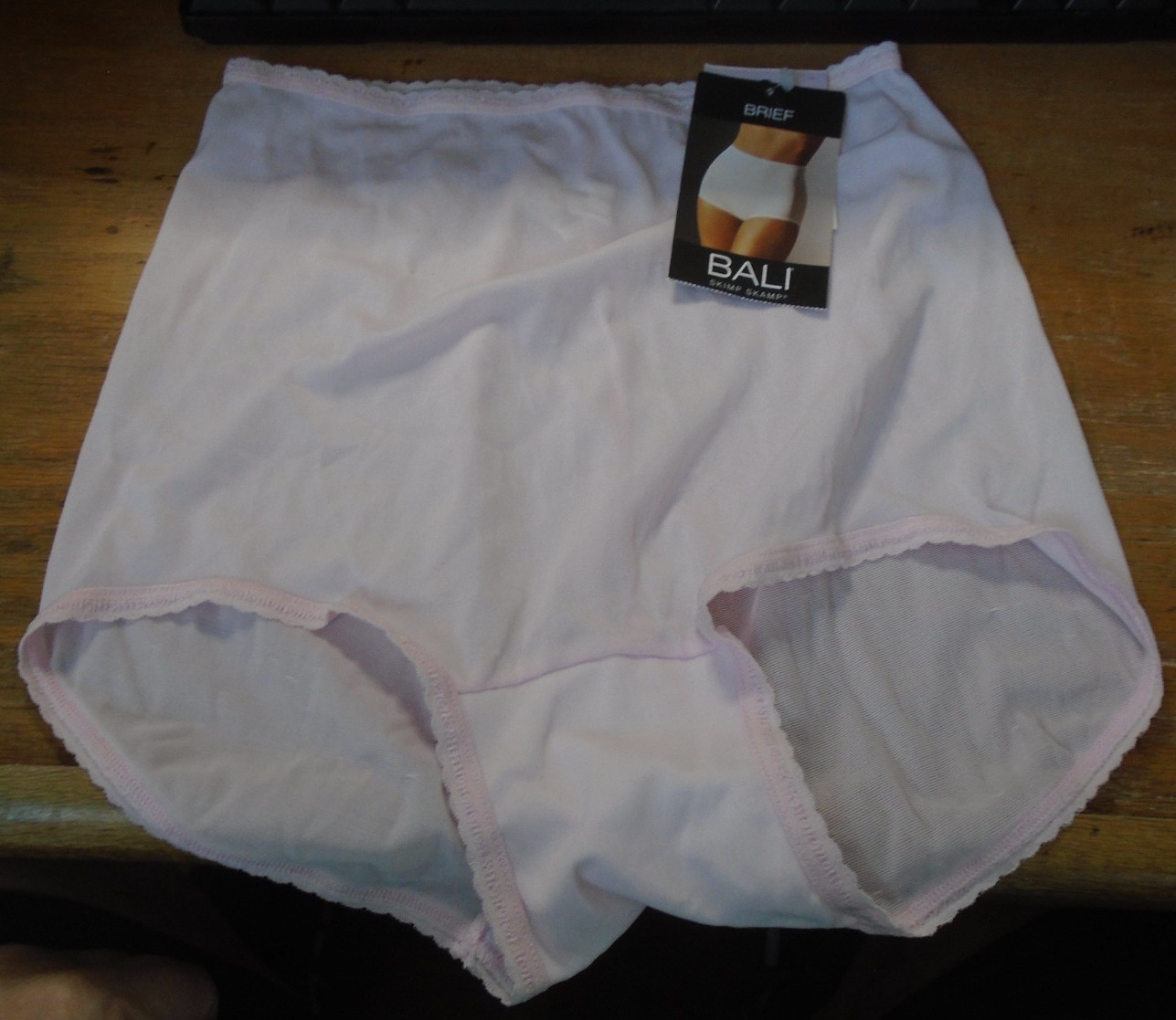 1 Pair Vintage Bali Style 2633 Light Pink Brief Panties Sz 6 Hips 38-39 NWT