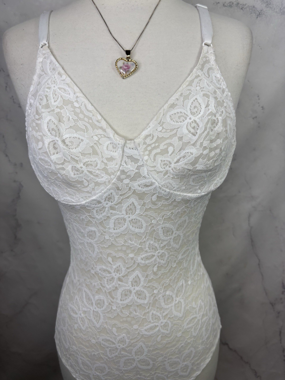 Vtg Bali White Lace Teddy Bodysuit 34B Floral Bridal Coquette Underwire shape