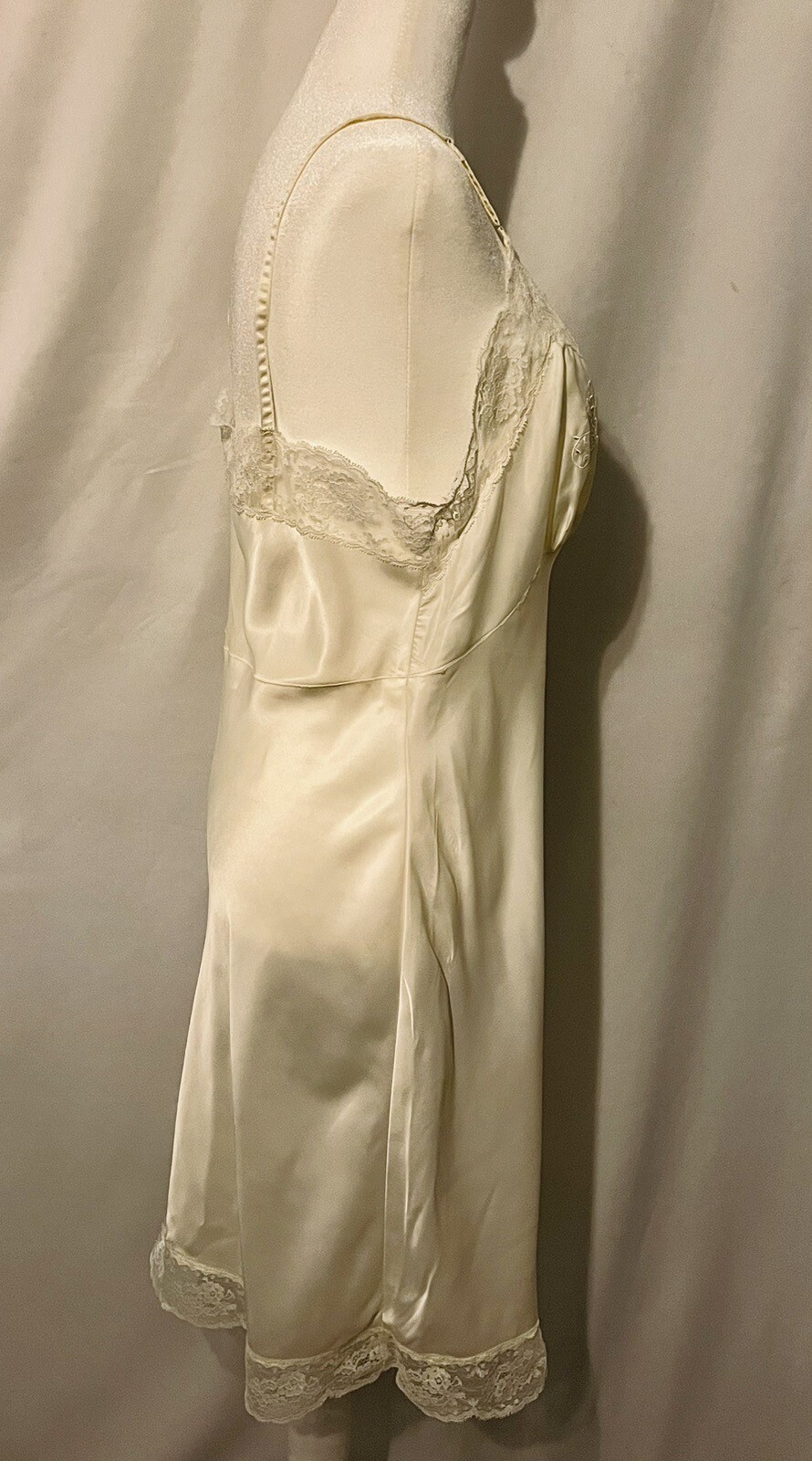 Vintage Bali Fischer Collection Nylon Silk Blend Ivory Lace Embroidered Slip 38