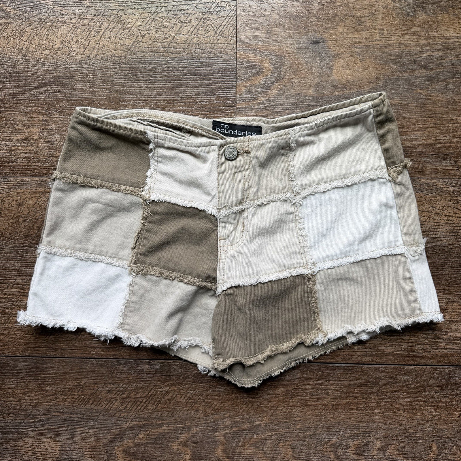Vintage Y2K Womens 30” No Boundaries Patchwork Frayed Emo Goth Myspace Shorts