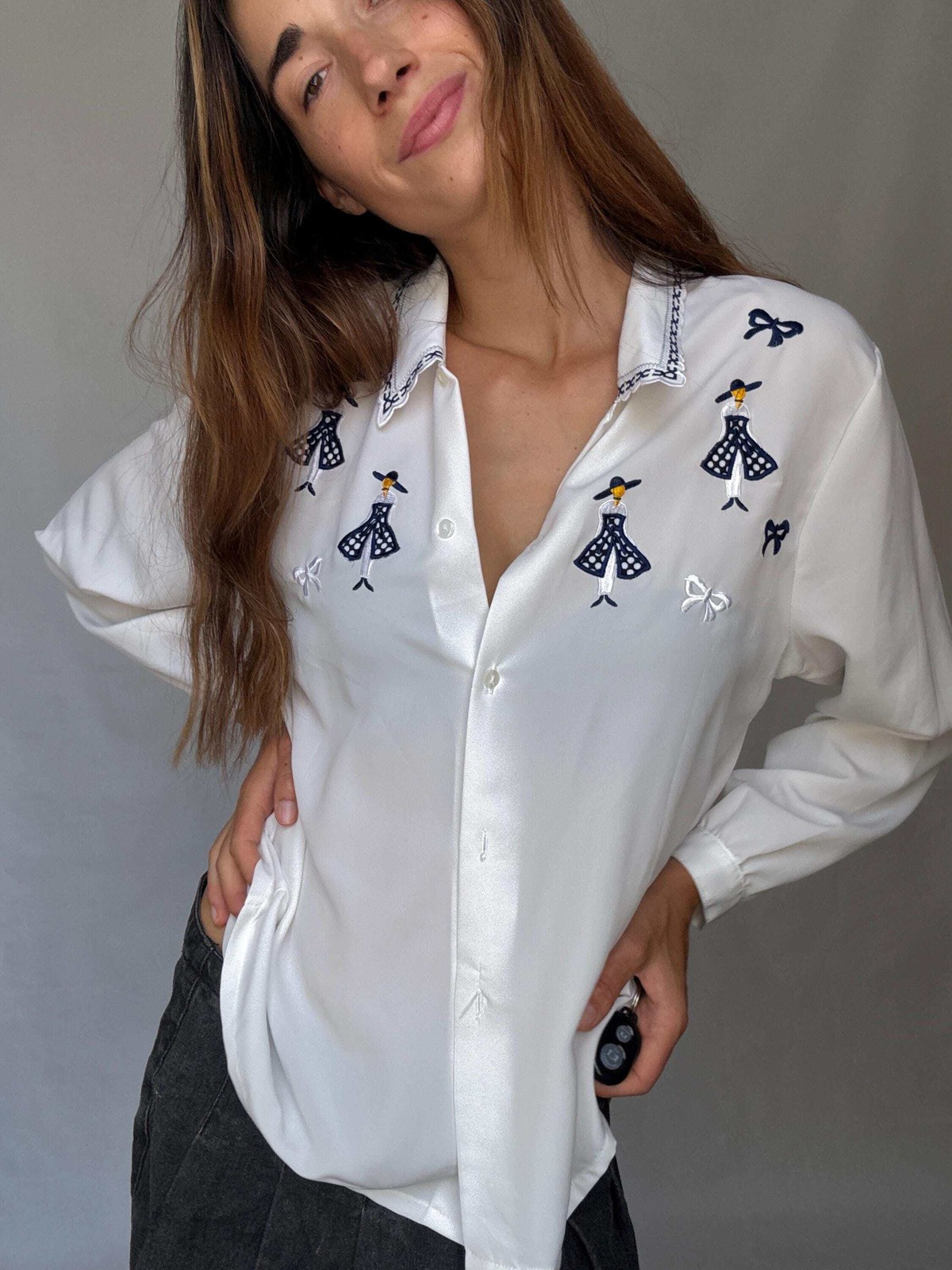 Vintage white embroidered blouse with navy bow and girl motif, US L
