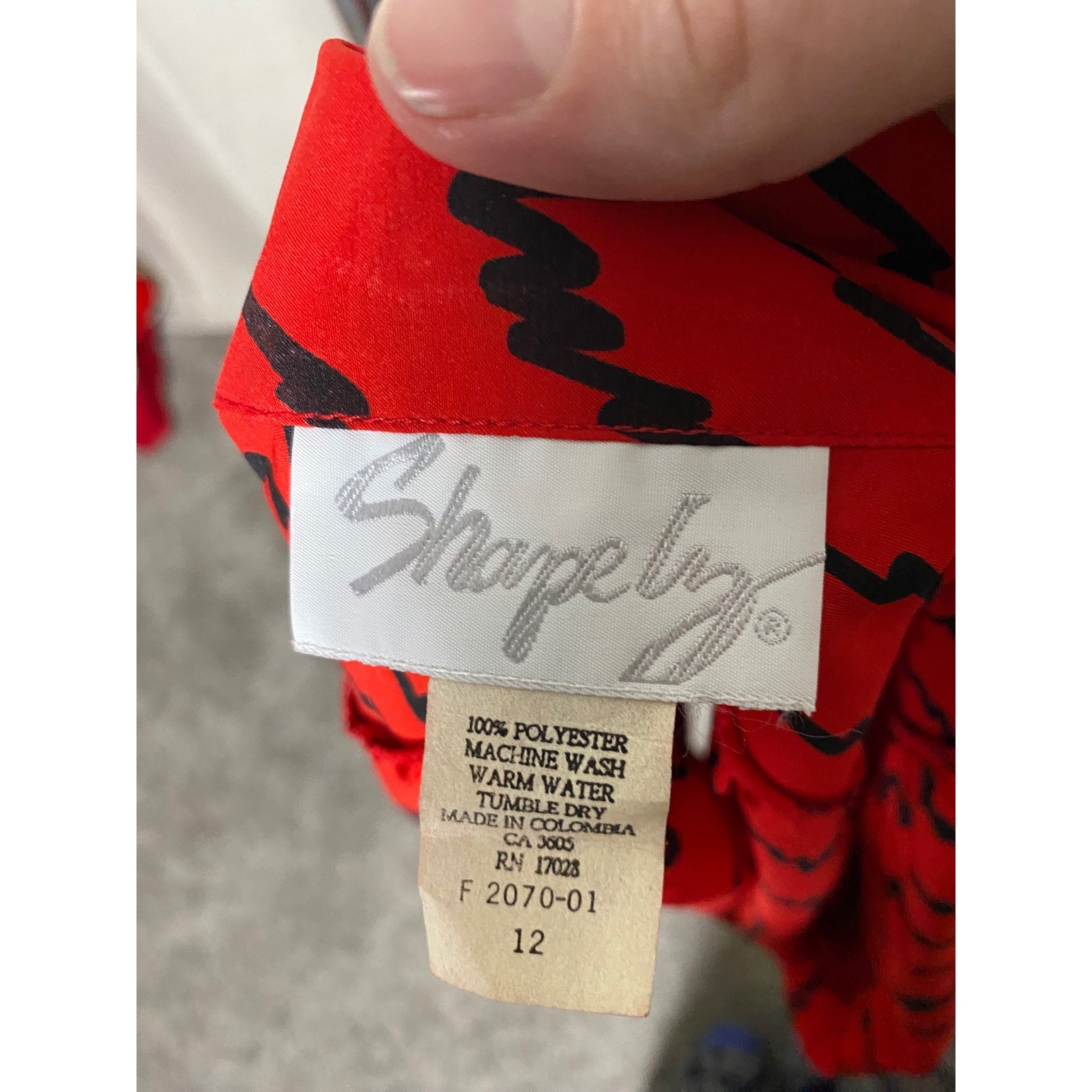 Vintage Shapely Red Black Abstract Squiggle Stripe Button Down Blouse 80s 90s 12