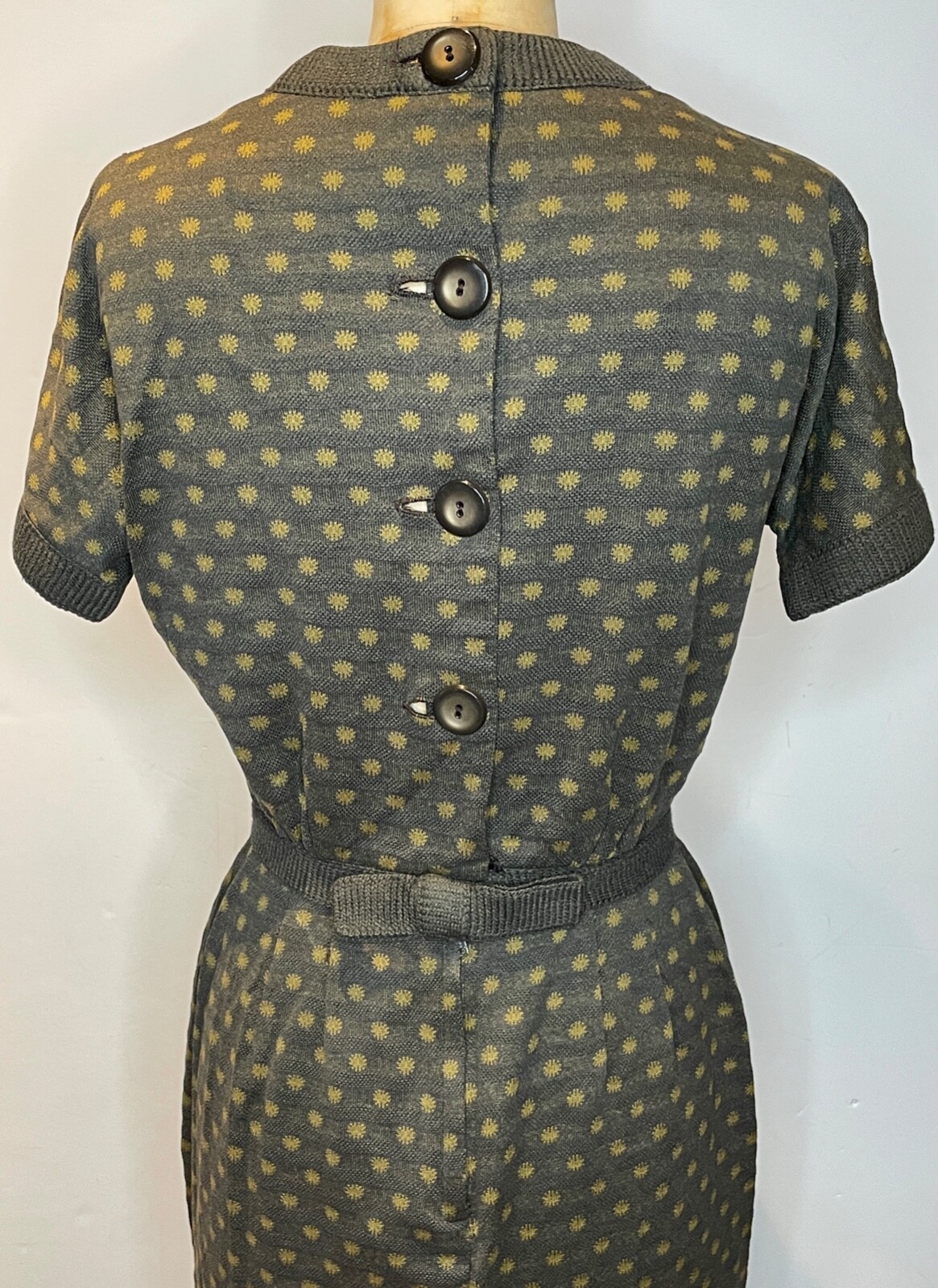 CUTE!!VTG 50’S-60’S GRAY GREEN KNIT DOT PRINT WIGGLE SHEATH BUTTON BOW BACK*S