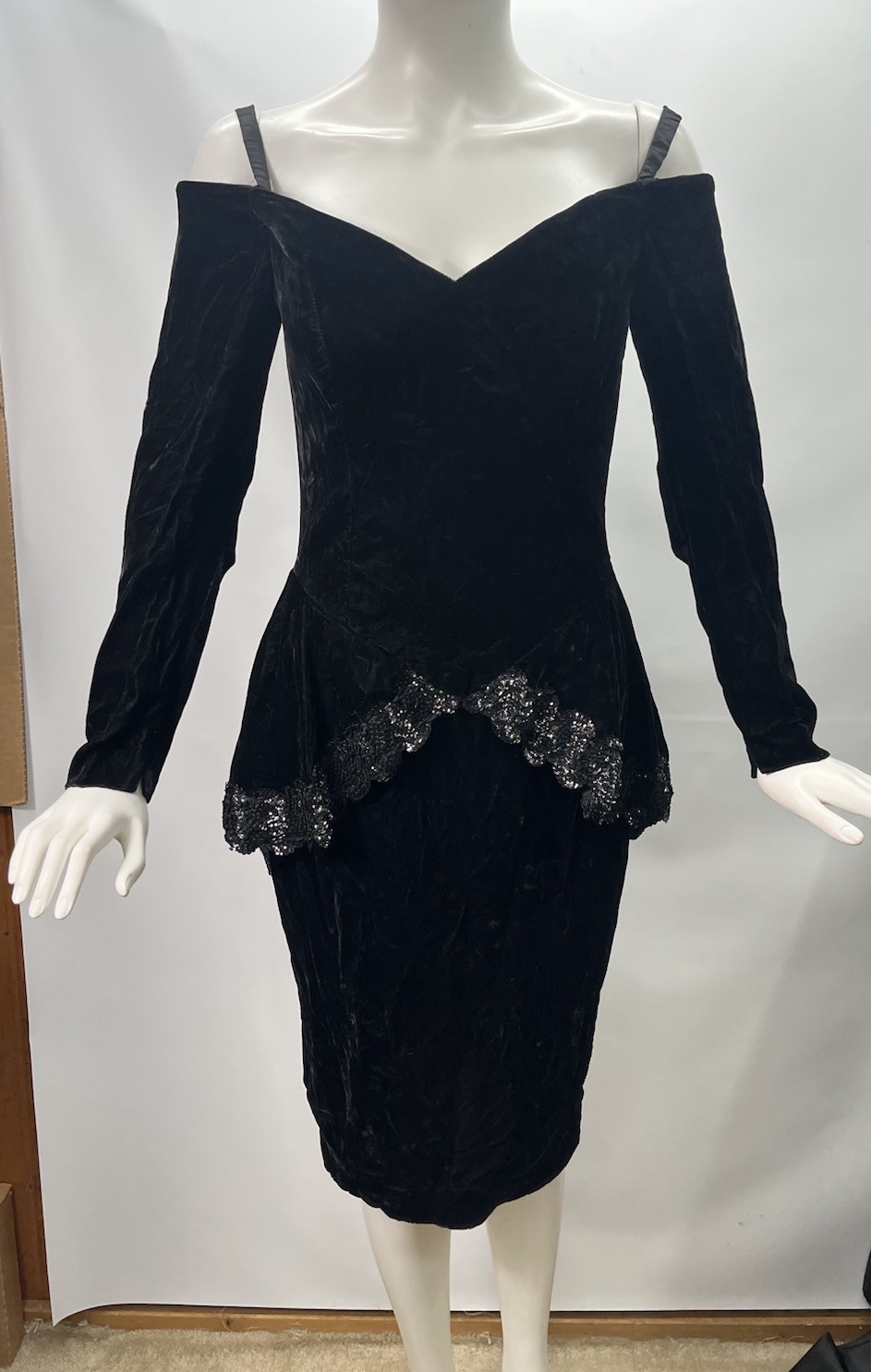 Miss Ashlee Dress Women Velvet Retro 80s Off Shoulder Sequins Peplum Sz 6