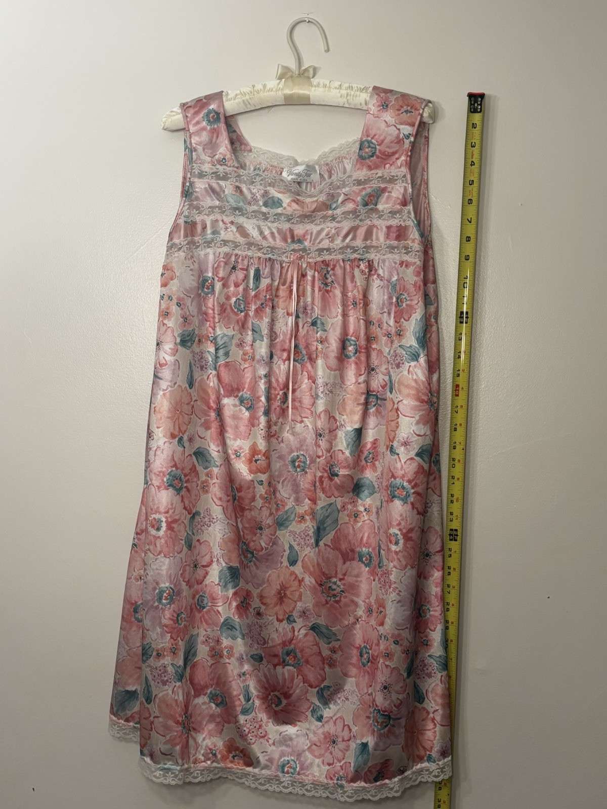 VTG Vanity Fair Floral Nightgown Size L Lace Trim Pink Made in USA Cottagecore