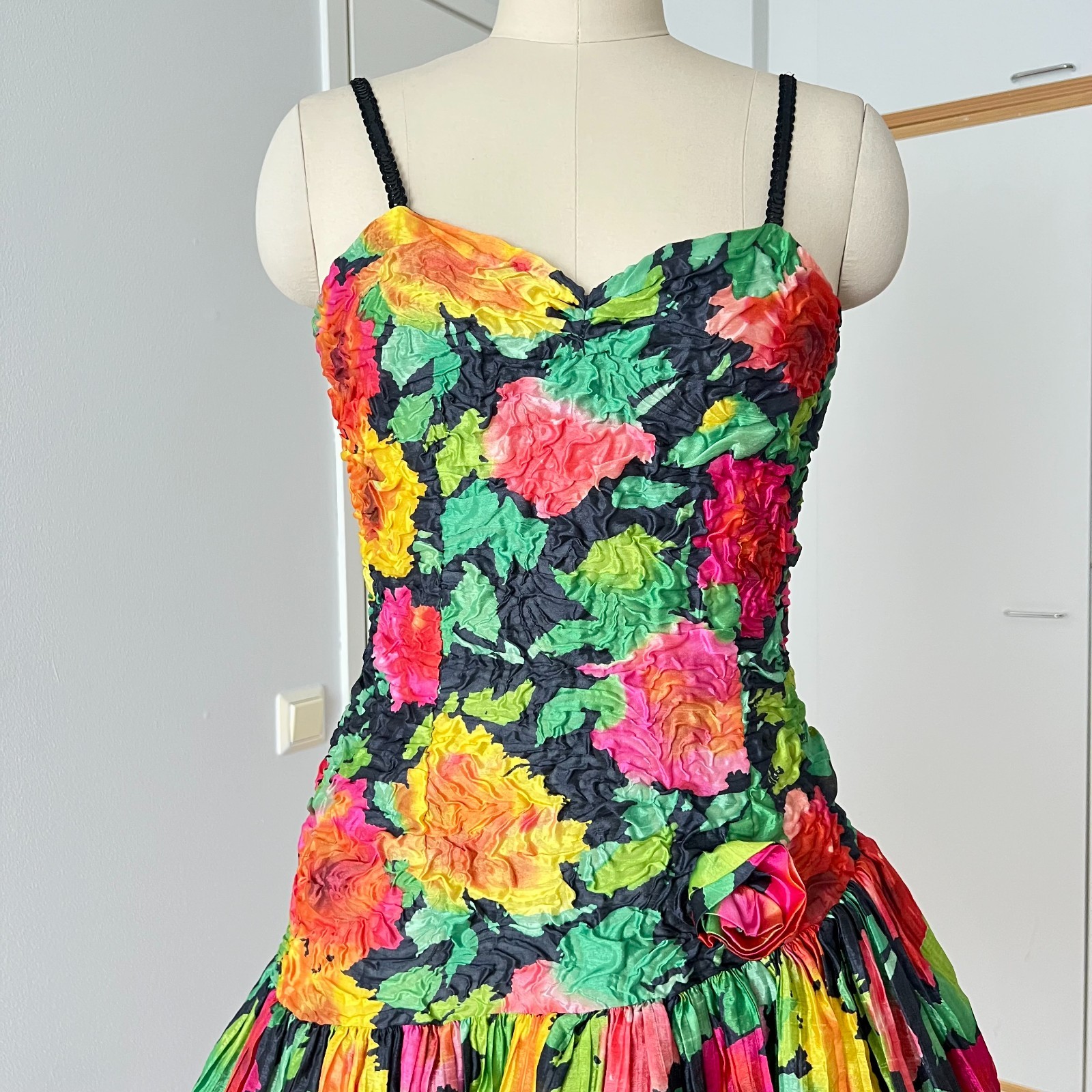 1980s Floral Taffeta Cocktail Party Dress Tiered Spaghetti Straps Prom Evening