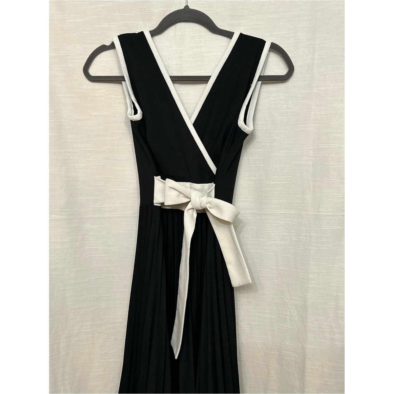 True Vintage Classic Black and White V-Neck Maxi Dress w/ Pleated Bottom and Tie