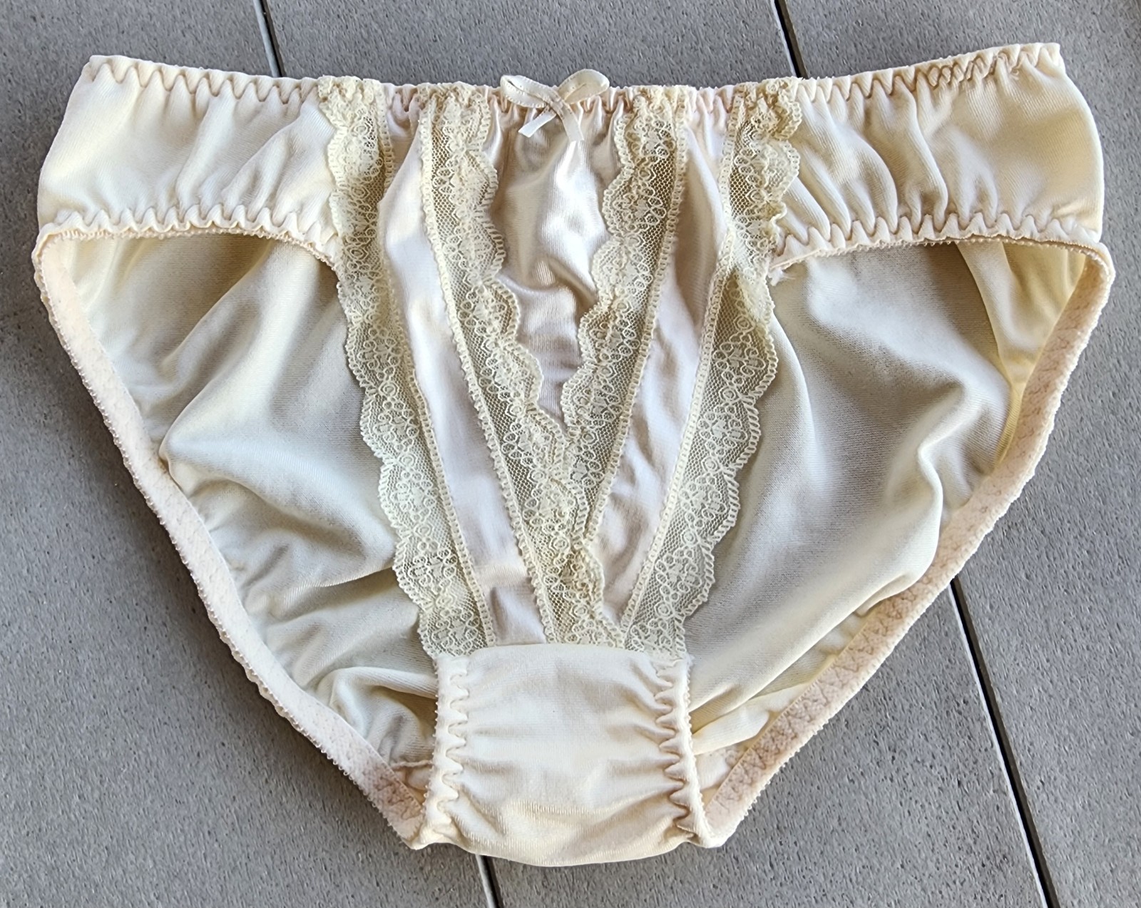 Vintage Vanity Fair Retro Semi Sheer Nylon Lace Bikini Panties Size S Hi-Cut
