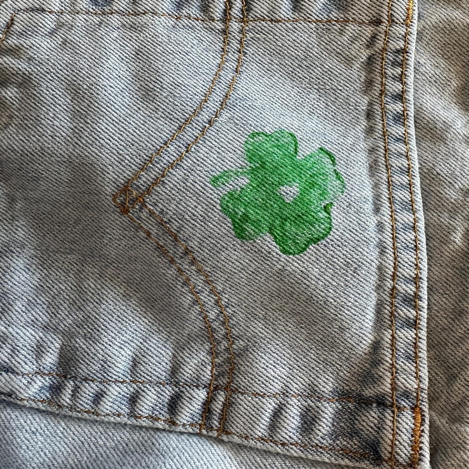 VTG Levis Jeans 577 Womens 10 Light Blue Loose Fit Shamrock Logo’s