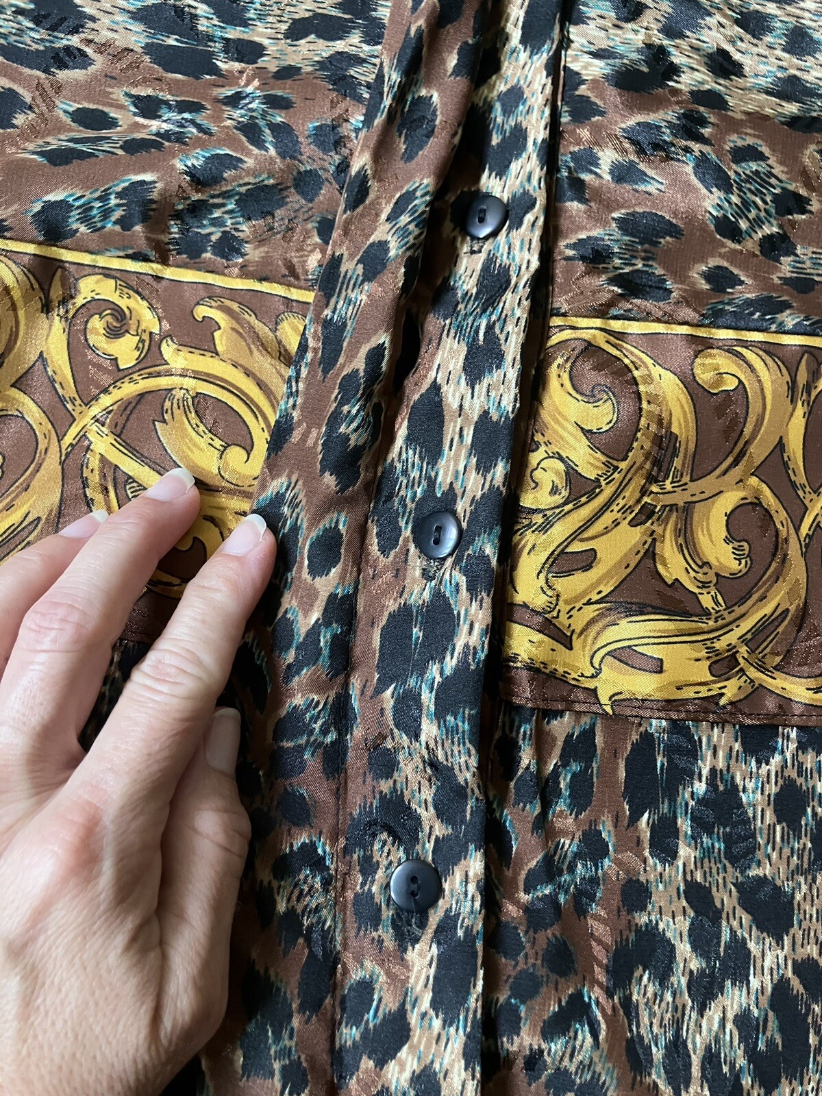 Vintage ’80s Petite Sophisticate Colorful Leopard Print Long Sleeve Blouse S/M