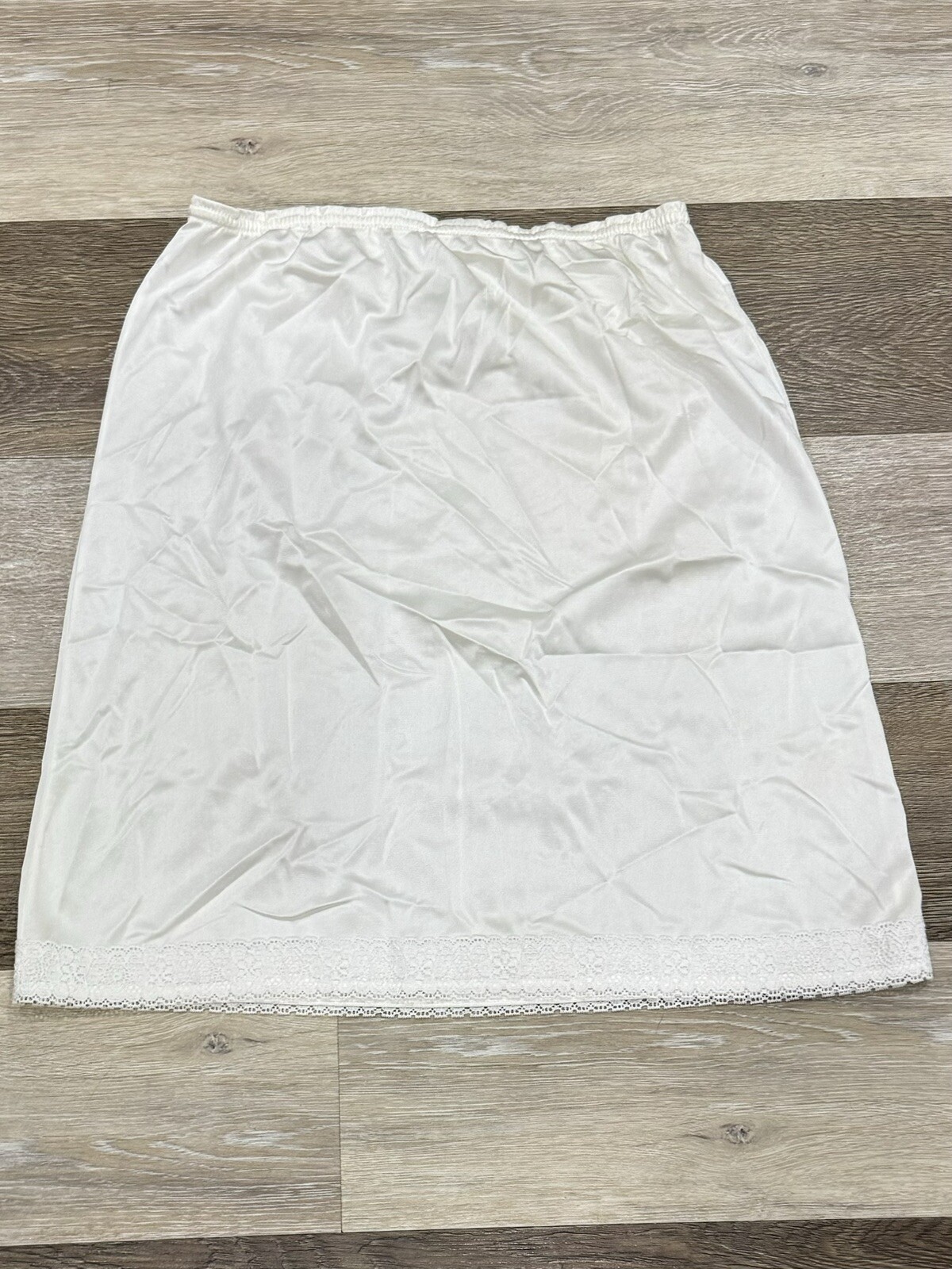 Vintage JC Penney White Half Slip Size Medium 100% Antron Nylon Lace Trim EUC