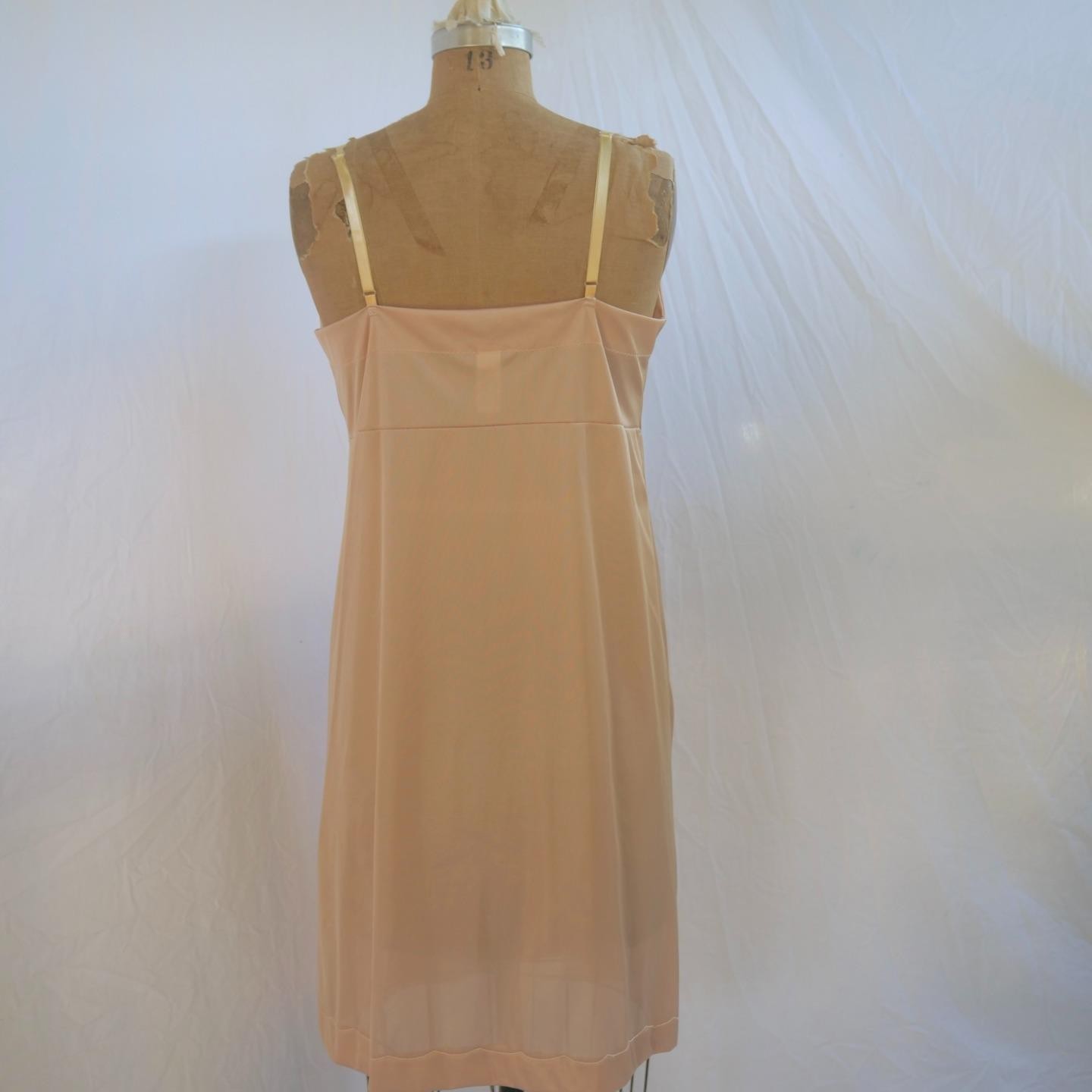 vtg WONDER MAID Nude Nylon Full Slip Dress Scalloped Embroidery USA Mod 36 M/L