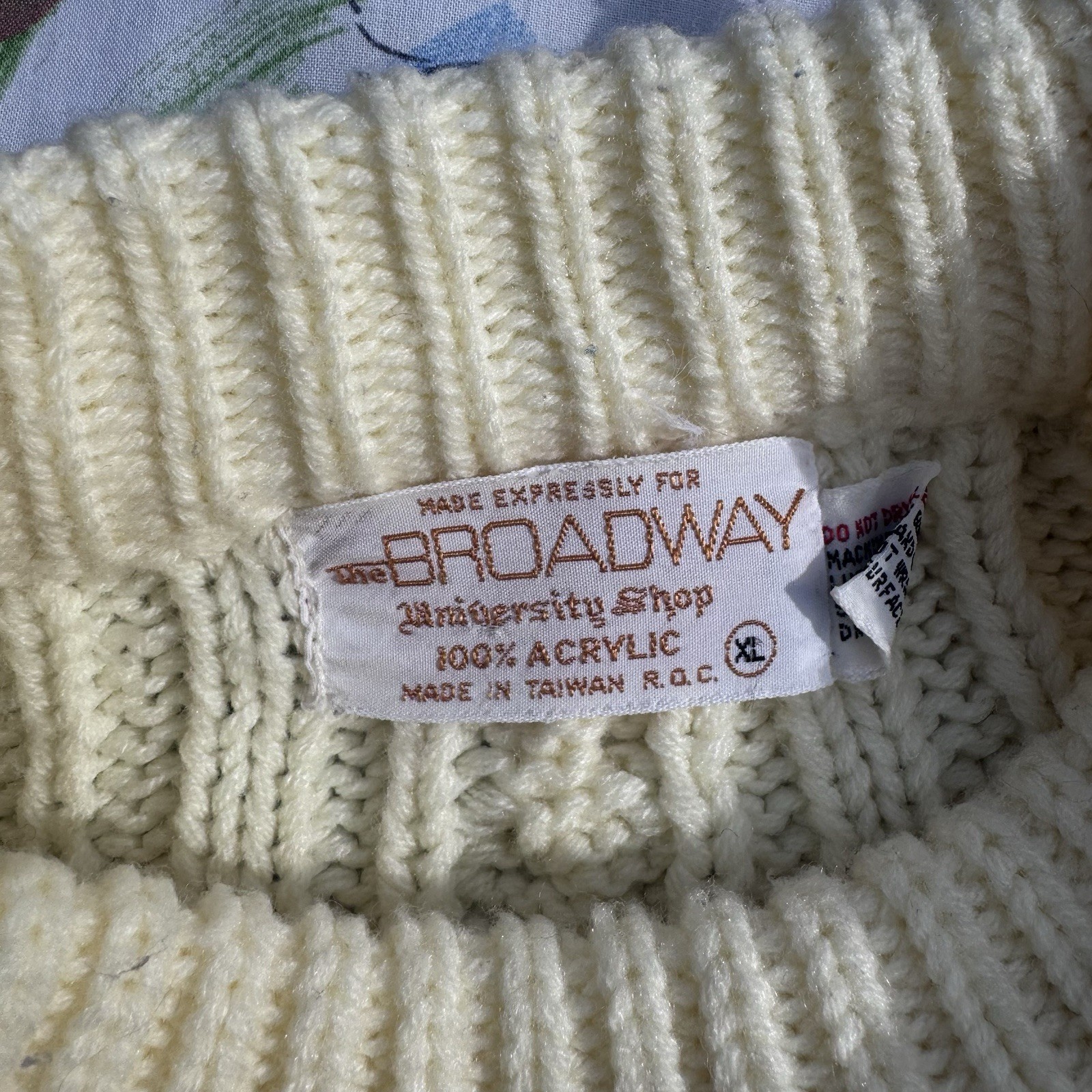 Vintage 1970s The Broadway University Shop Sweater – Size XL – Cream Acrylic