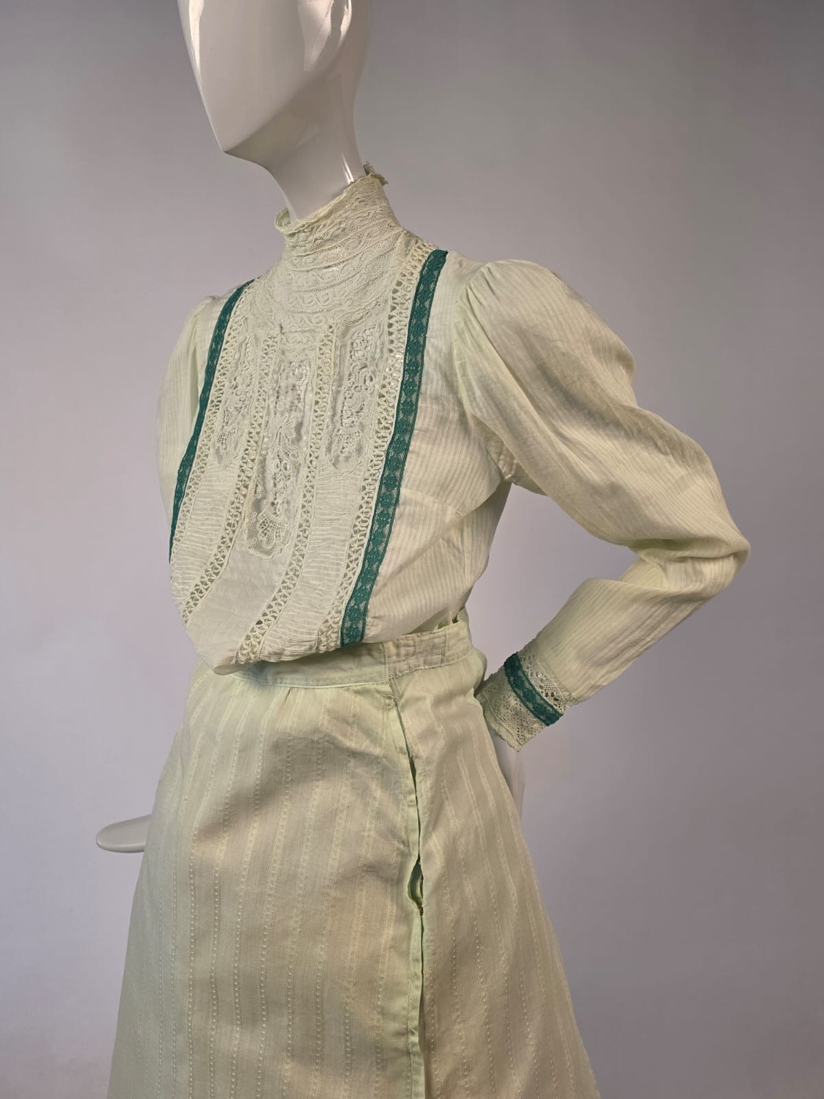 EDWARDIAN STRIPED COTTON 2 PC DRESS W LACE FRONT + HIGH COLLAR