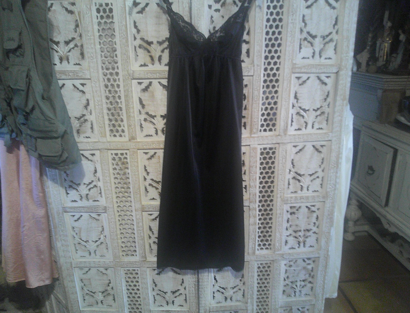 70’s/80’s? Vanity Fair 34L Antron III/Nylon Full BlackSlip Lace Trim Split Sides