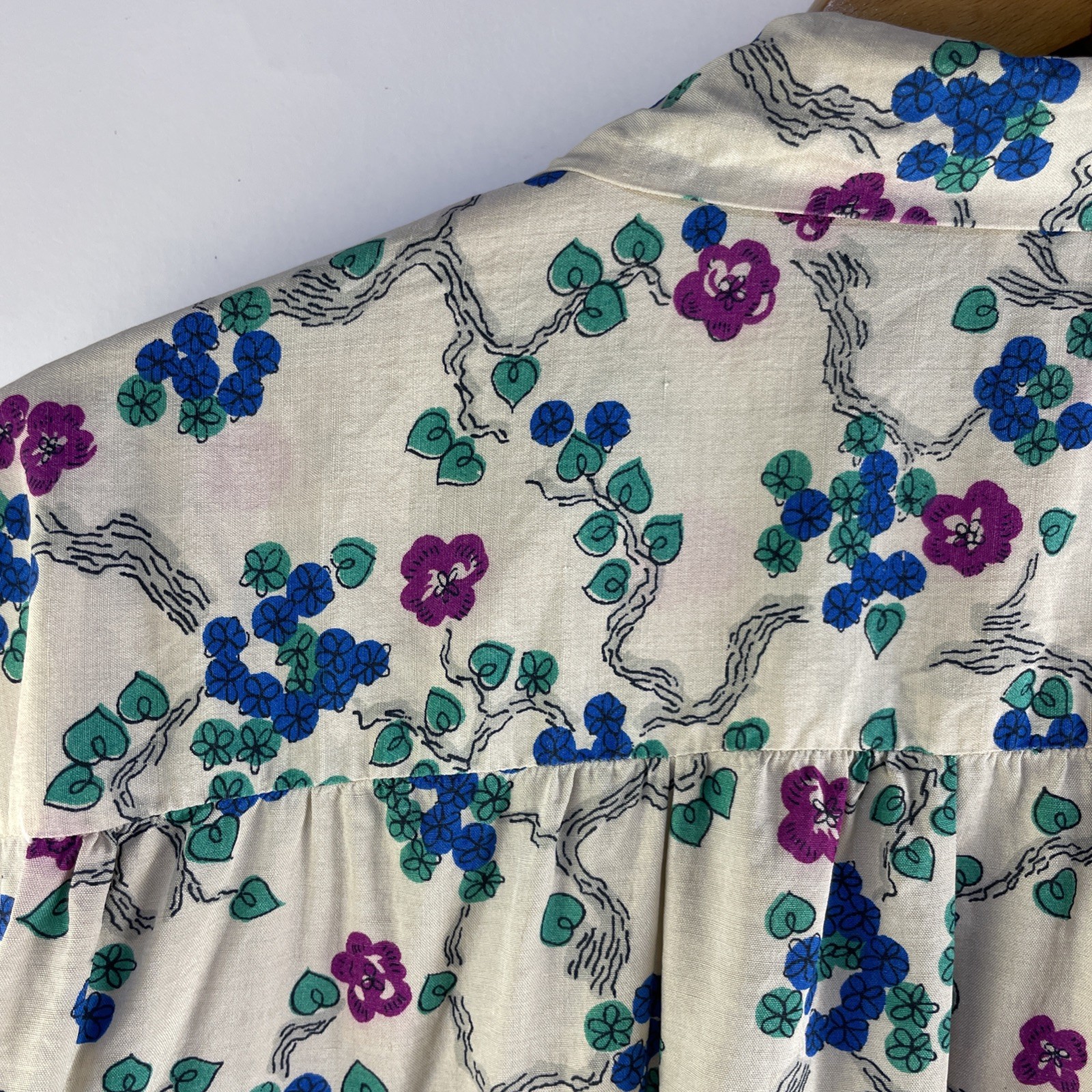 Vtg 40’s Nani of Hawaii Pure Silk Blouse Knot Button Floral 3/4 Sleeve Medium