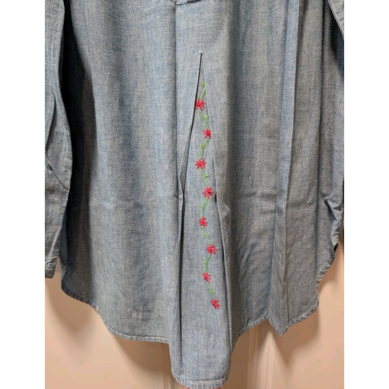 VTG 70s Levis M Chambray Blue Denim Tunic Top Embroidered Floral Insect Tropical
