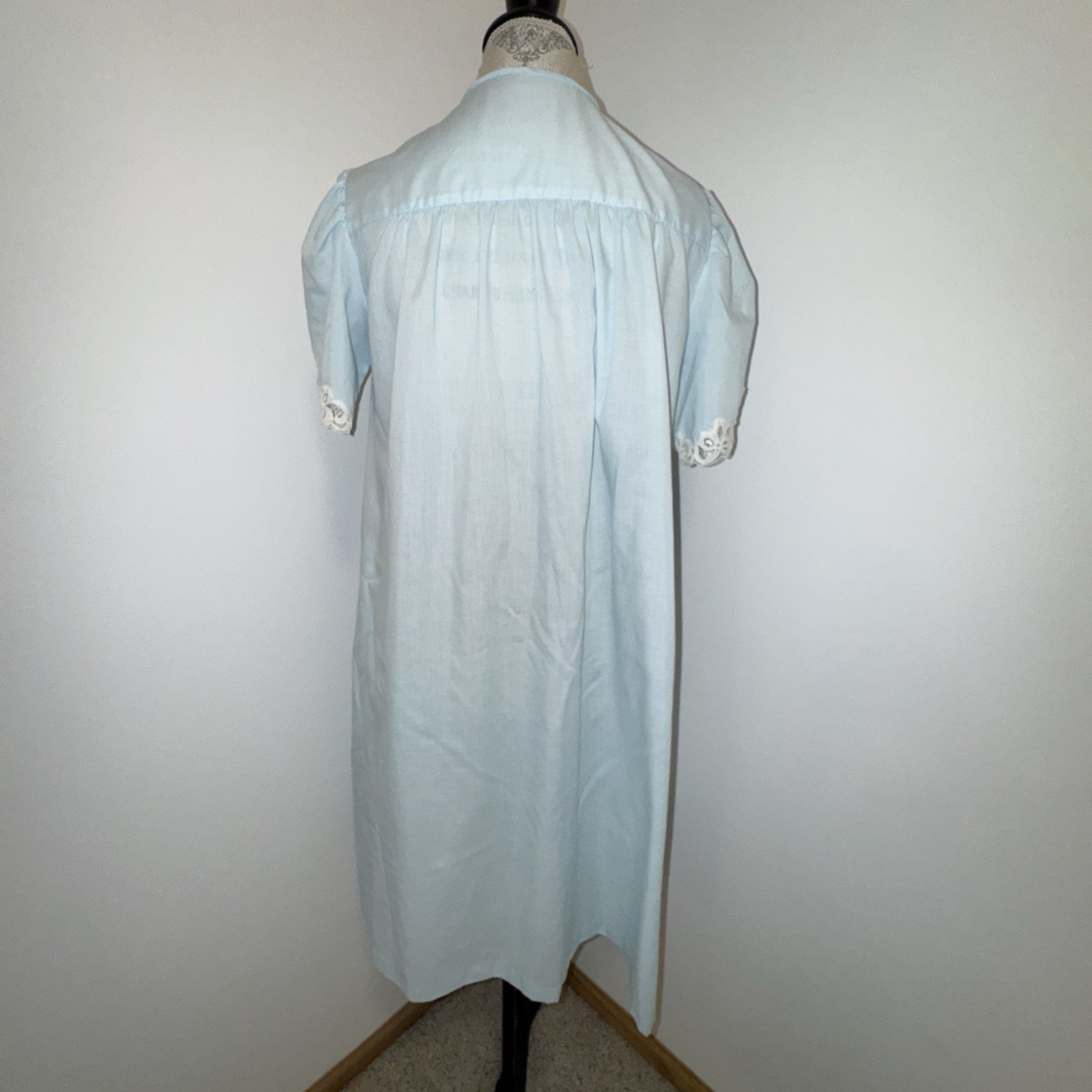 Vintage Light Blue House Coat Robe Lace Embroidery Flowers Pearl Buttons Pockets