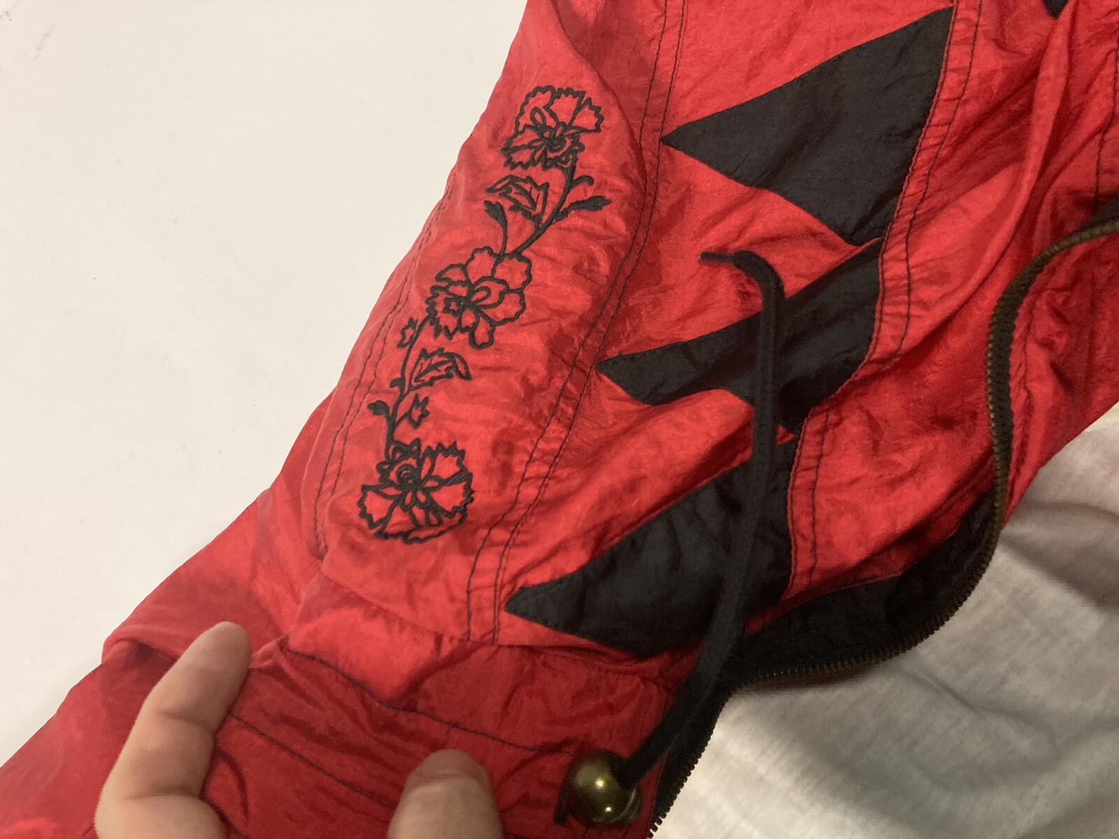 Vintage 90s Lavon Women’s Red/Black Flower Shoulders Windbreaker Jacket Medium