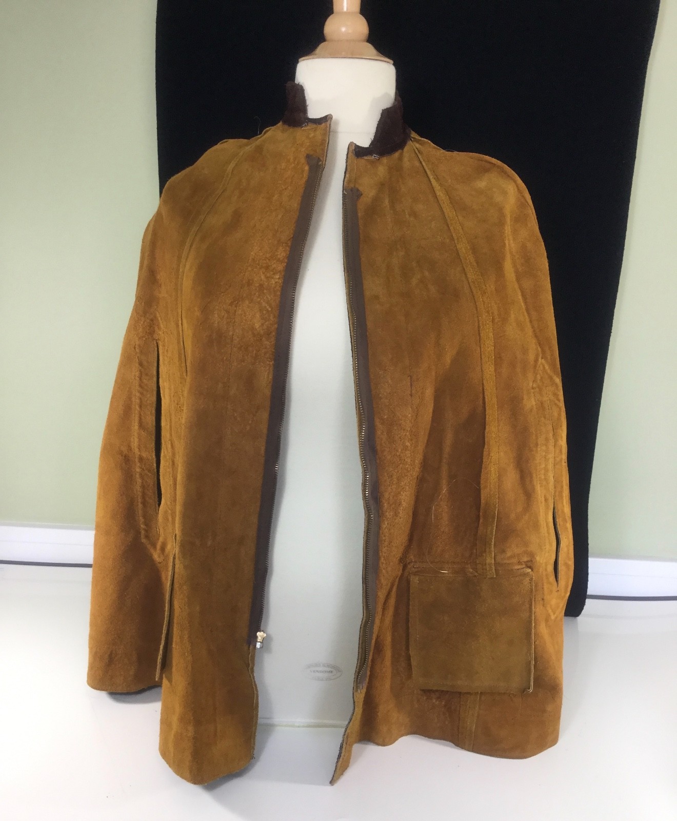 VINTAGE 1970’S WOMEN’S SUEDE LEATHER CAPE HIPPIE CHICK BOHO RETRO COOL WESTERN