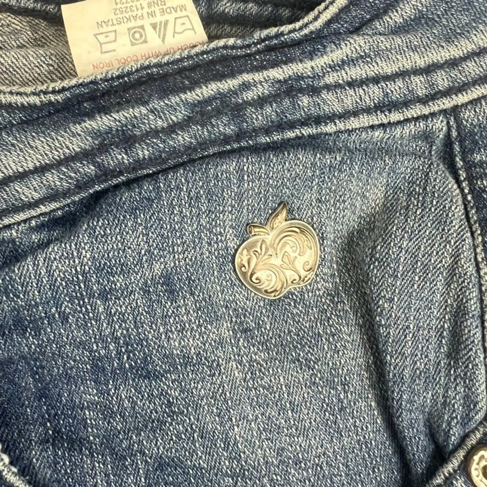 Apple Bottom Jeans Women’s Size 13/14 Distressed Blue Denim Embellished Pocket