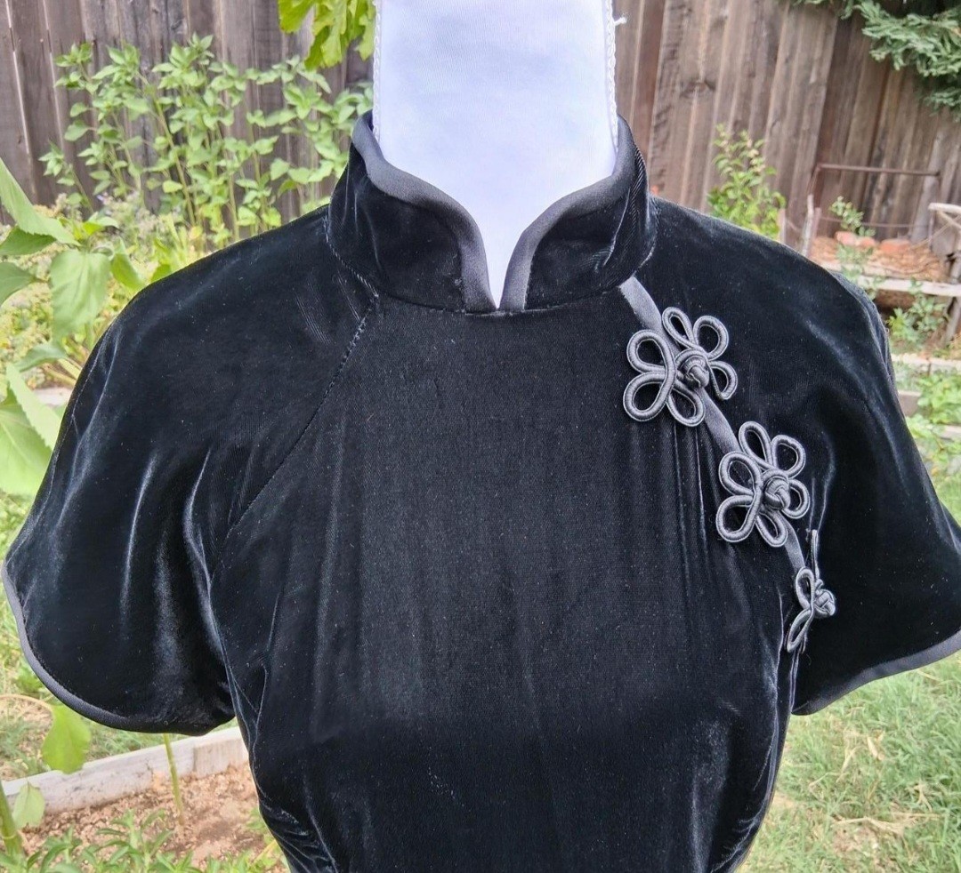 Vintage Virgo II Black Velvet Cheongsam Dress. Size 6.