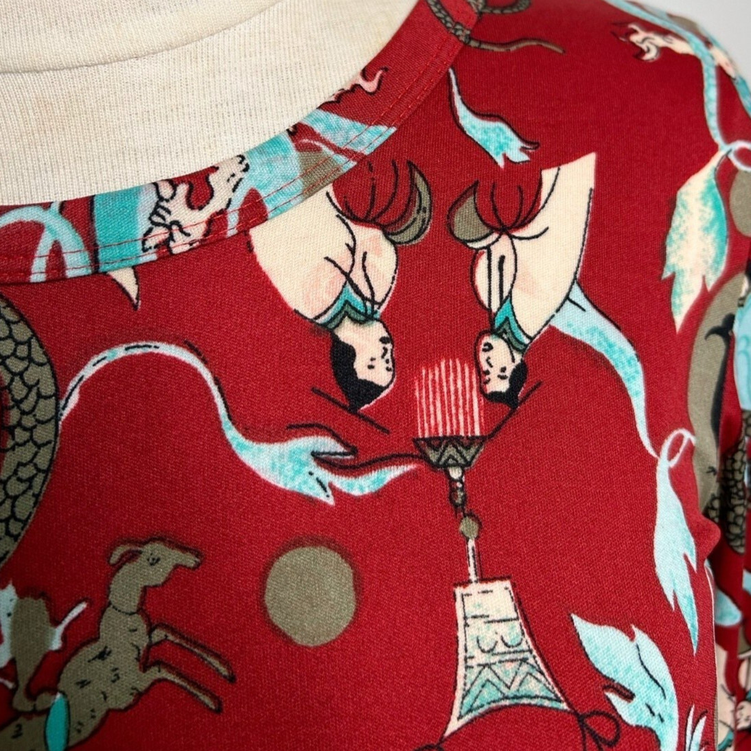 70s Vintage Novelty Print Shirt Art Traditional Animal Dragon Snake Pattern.