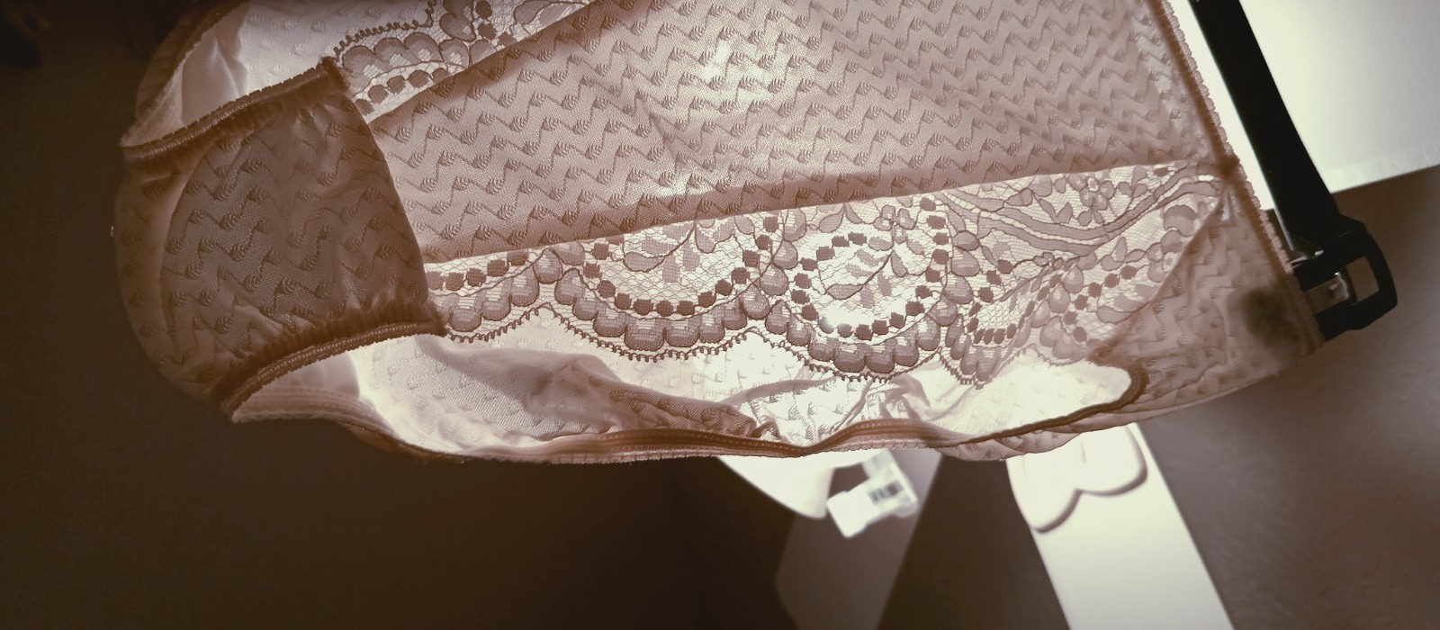 VALENTINO VINTAGE PANTIES sz M-6 CREAM SATIN DIAMONDS w-LACE SIDE PANELS #17-35