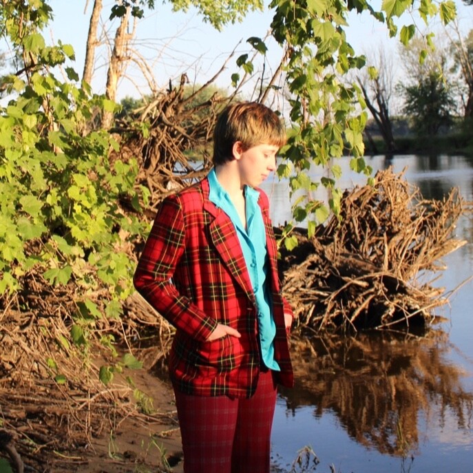 Tofy vintage blazer marked a size 4. Fits S/M but please check measurements.