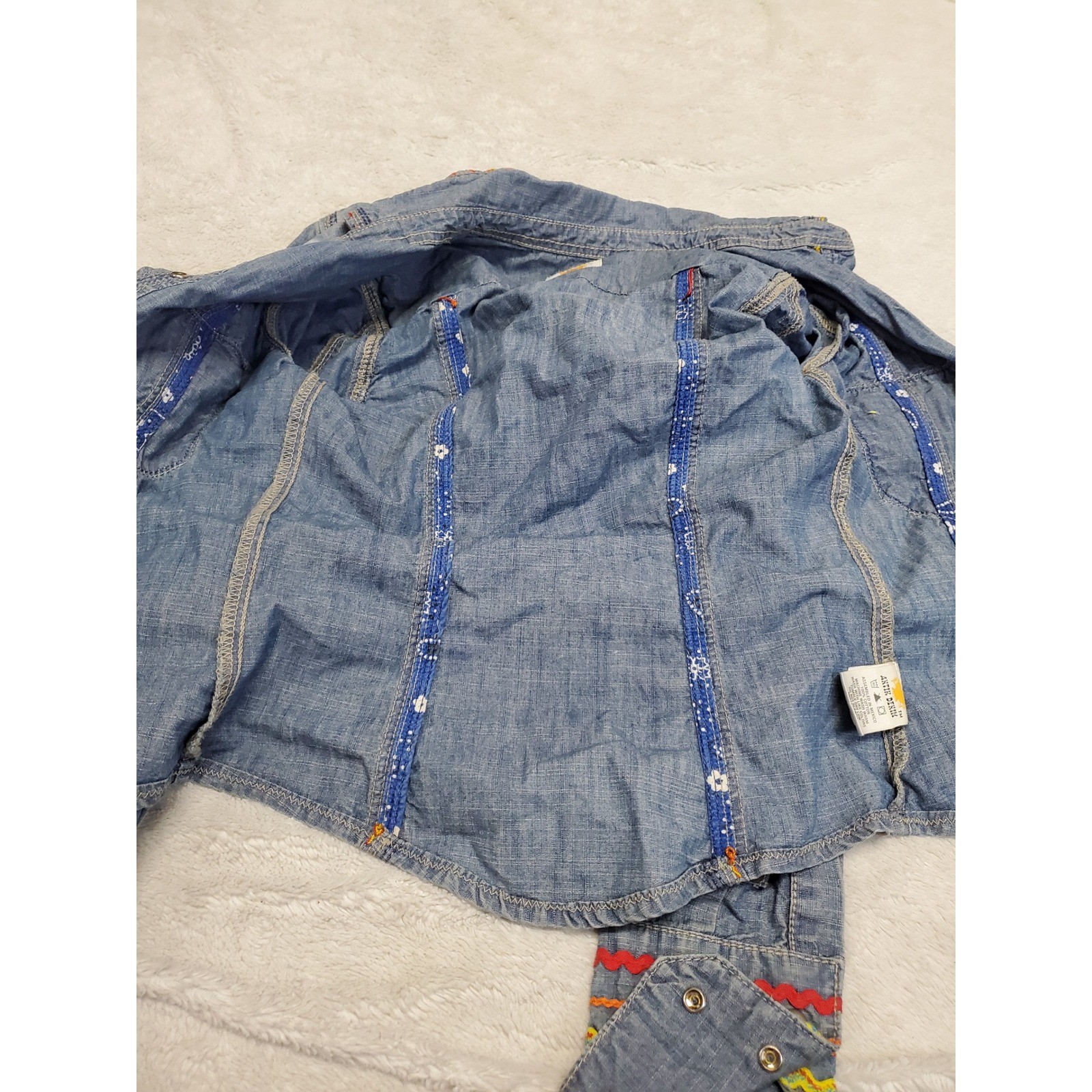 Antik Denim Light Wash Blue Embroidered Snap Top Small Retro Bohemian Festival
