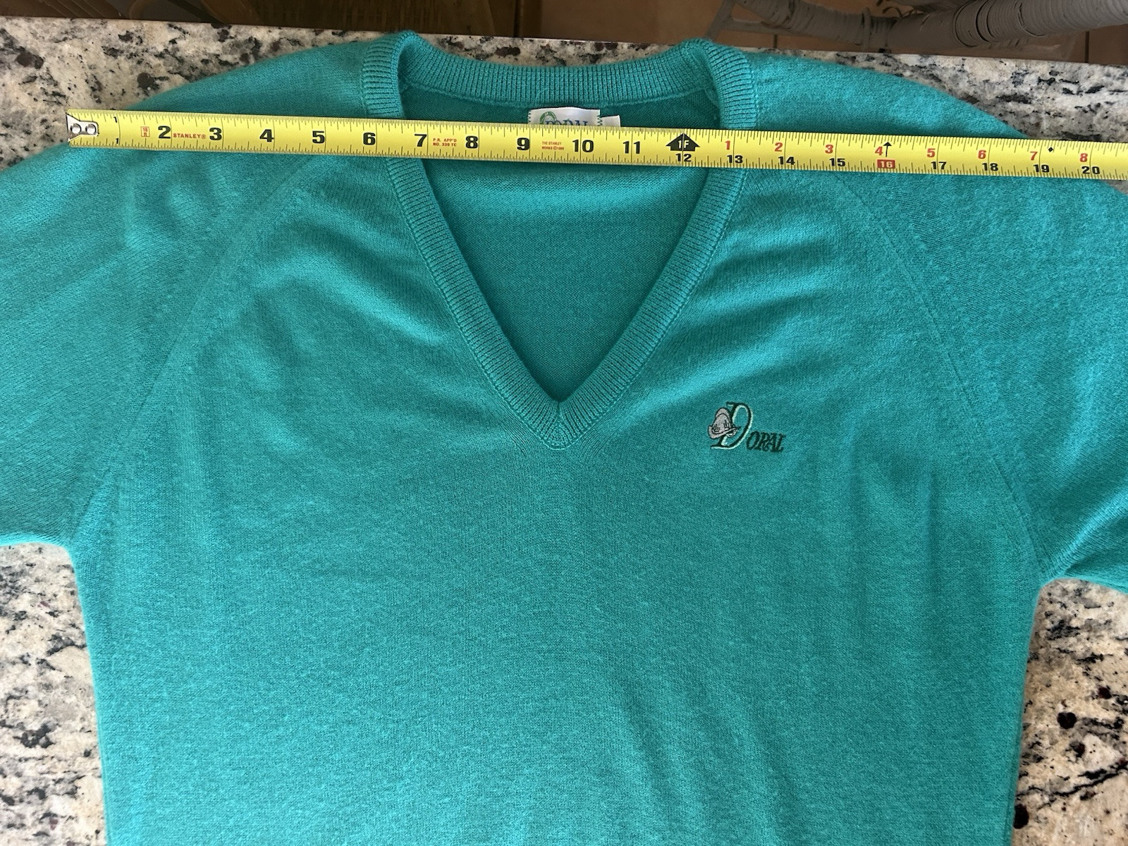 Vintage 70s 80s Doral Country Club FL Women’s V-Neck Green Sweater Large
