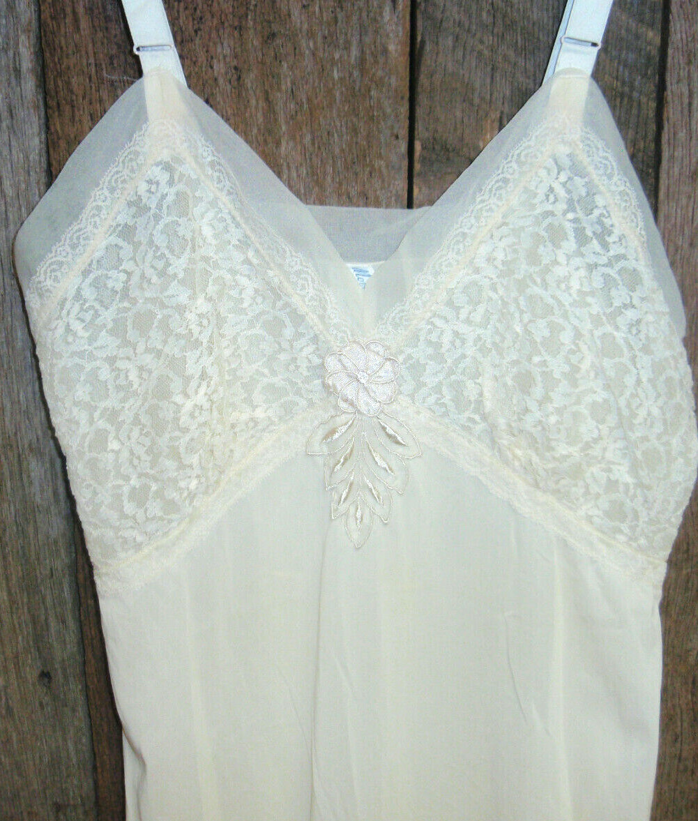 Vintage MOVIE STAR Lace Blush Beige Full Slip 36 Tricot Petticoat Lingerie VGC