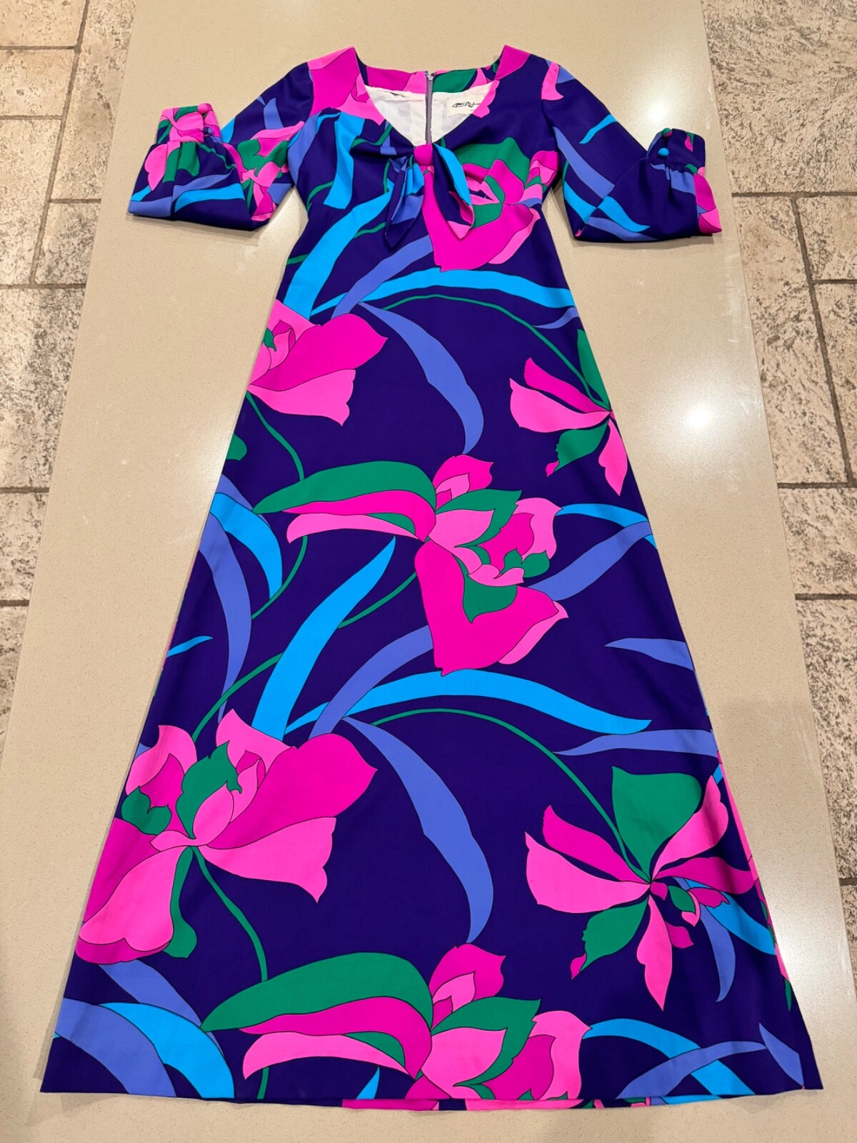 Vintage 1970s Tori Richards Honolulu Size XS/S Vibrant Floral Maxi Dress
